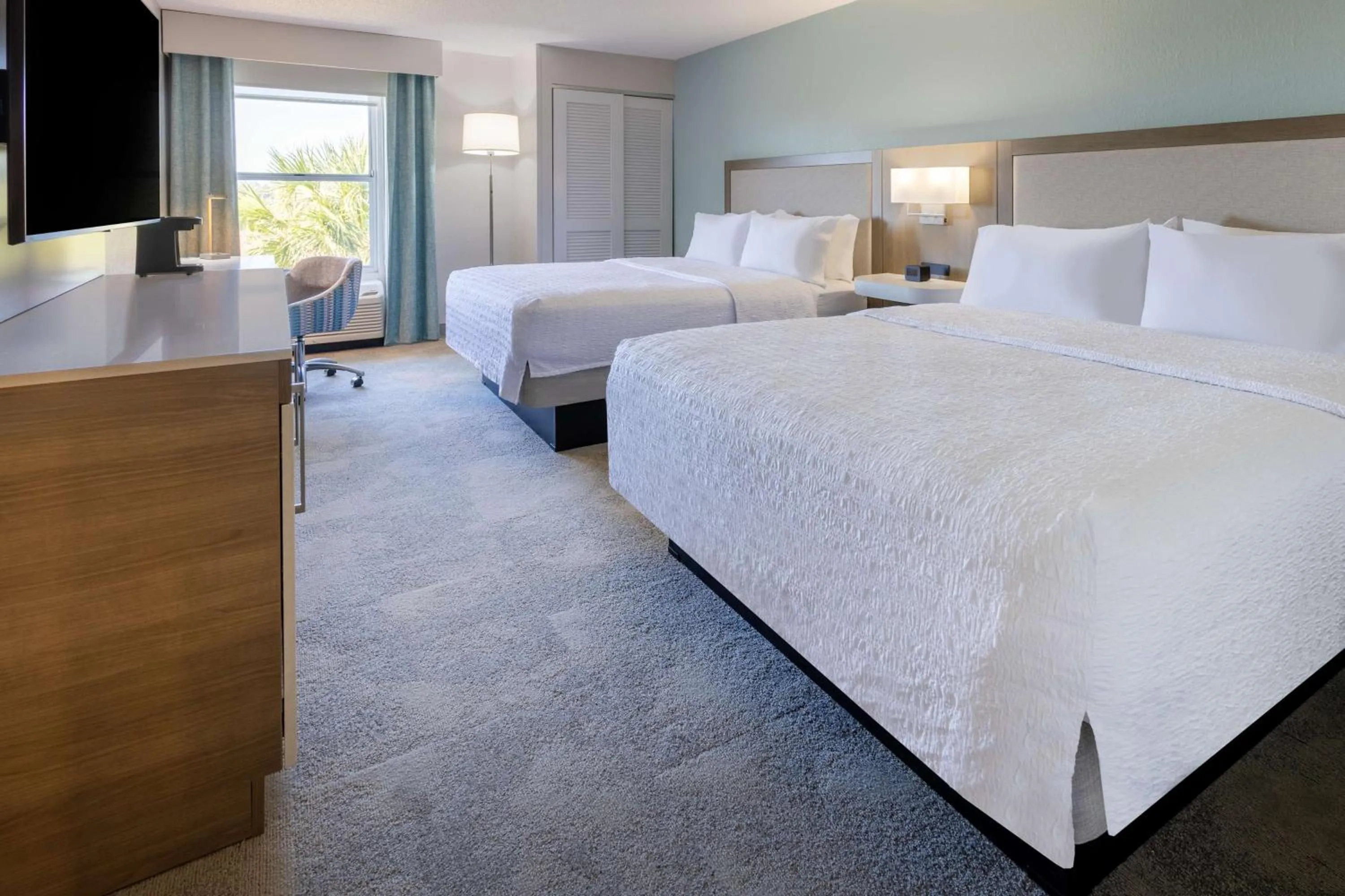 Bed in Hampton Inn & Suites Venice Bayside South Sarasota