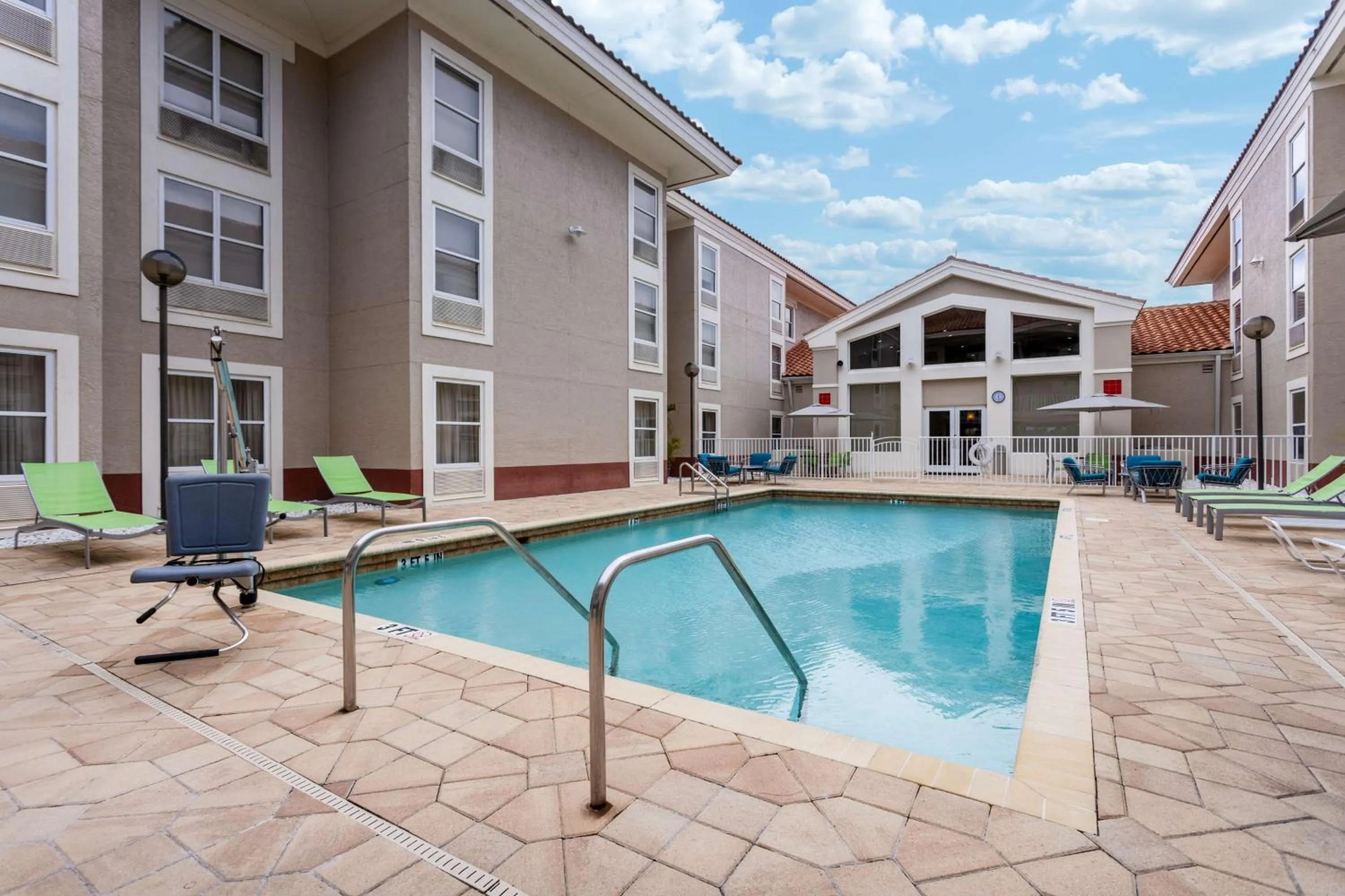 Pool view in Hampton Inn & Suites Venice Bayside South Sarasota