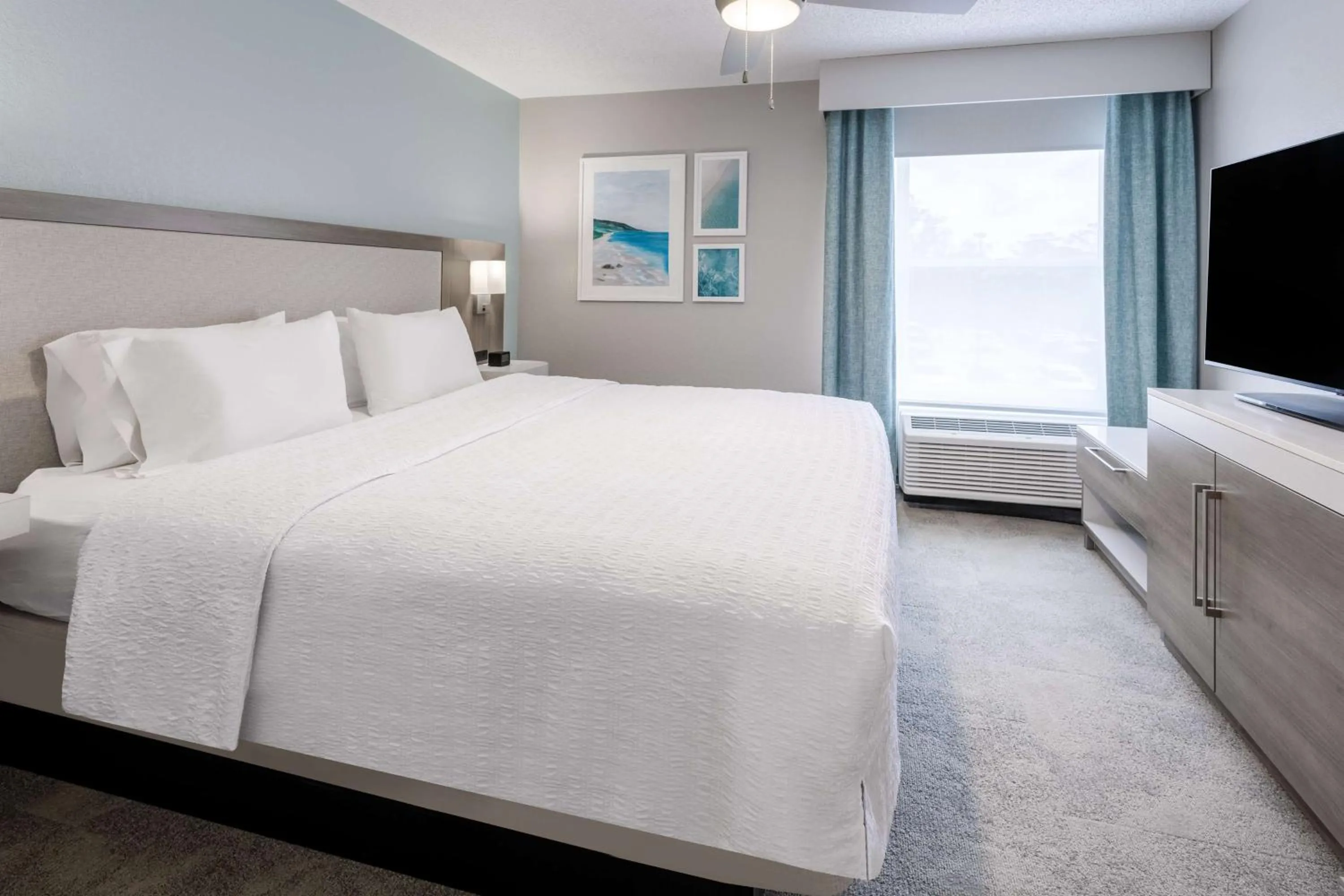 Bed in Hampton Inn & Suites Venice Bayside South Sarasota