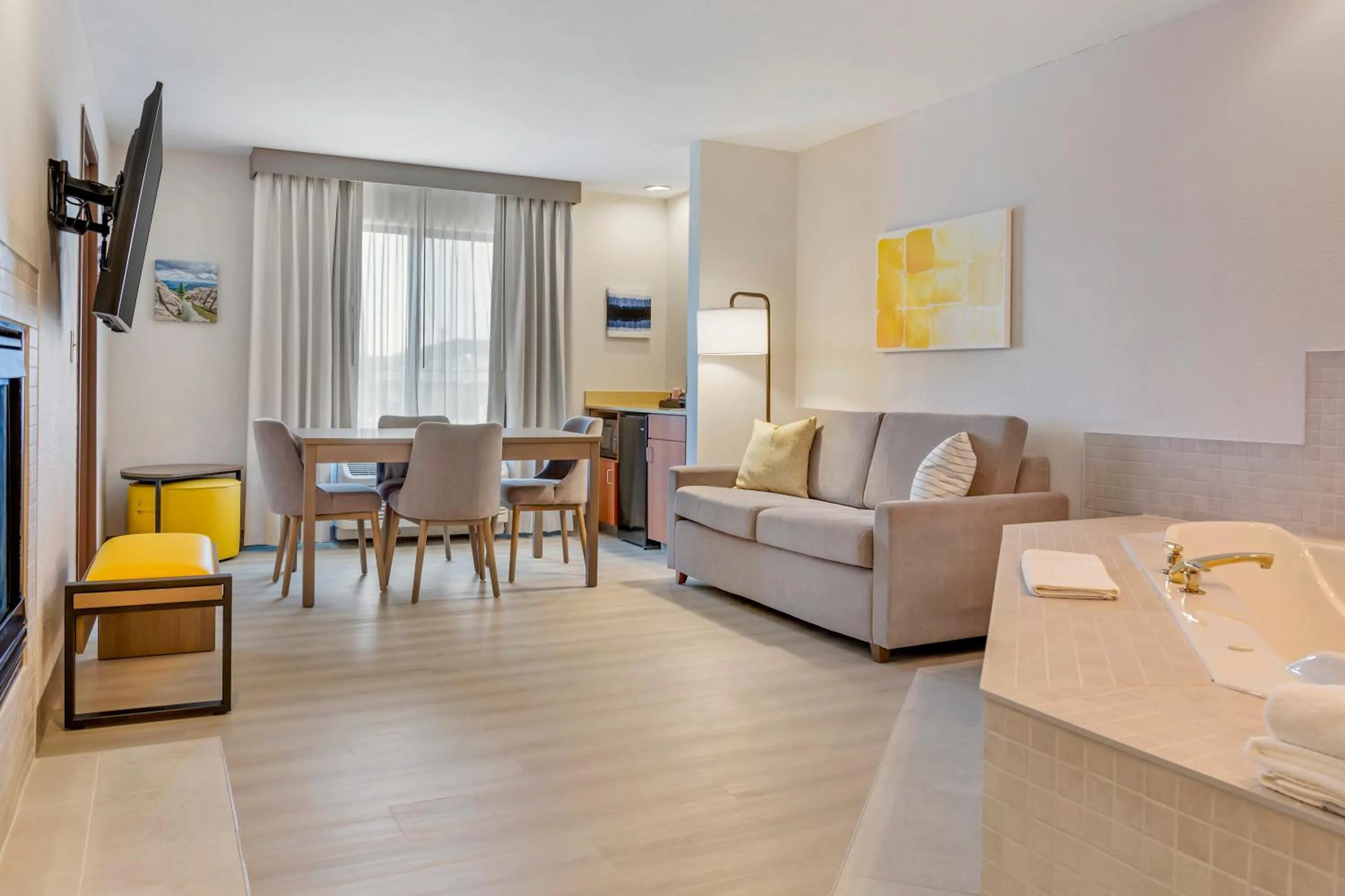 TV and multimedia in Comfort Inn & Suites Rapid City near Mt Rushmore