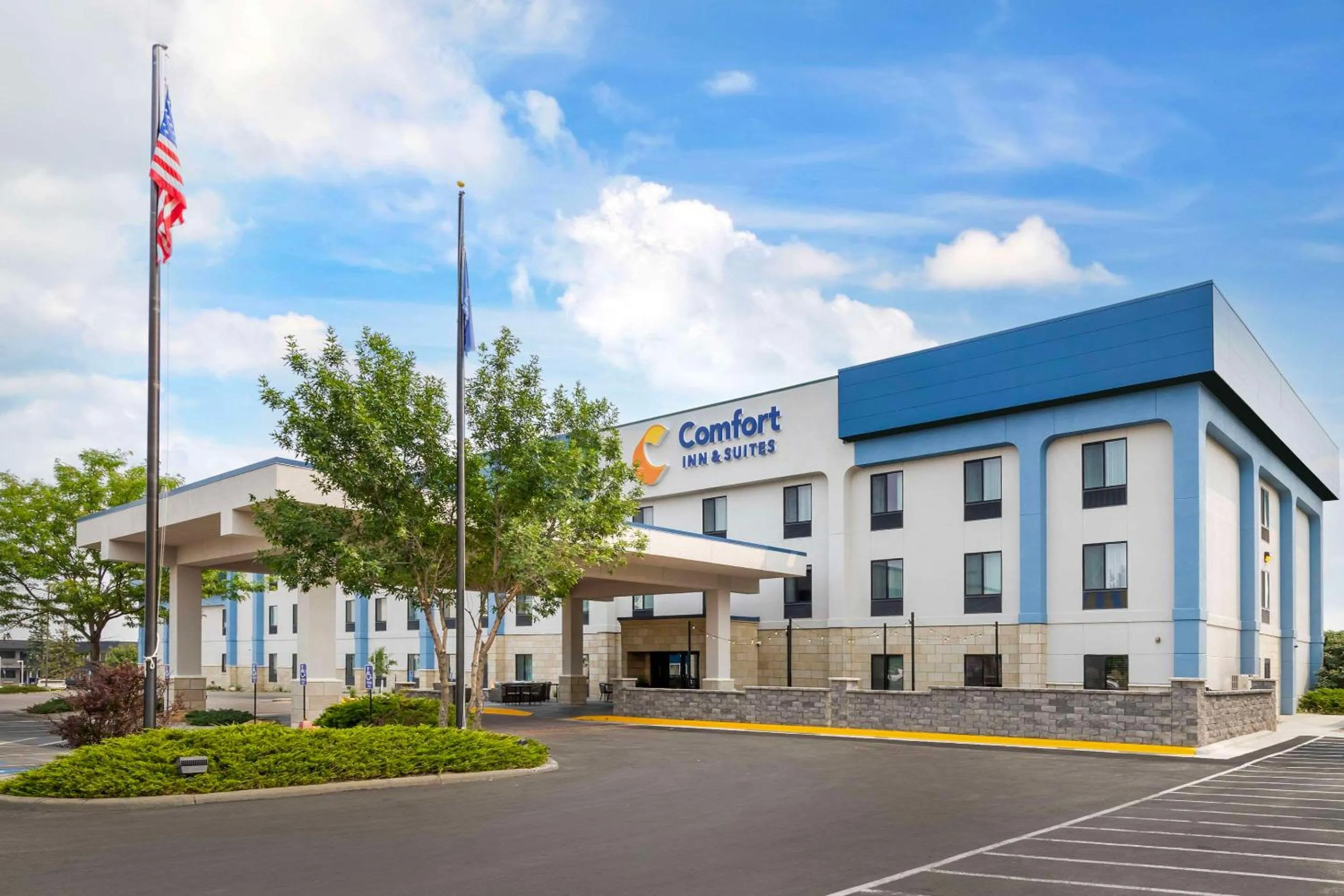 Property building in Comfort Inn & Suites Rapid City near Mt Rushmore