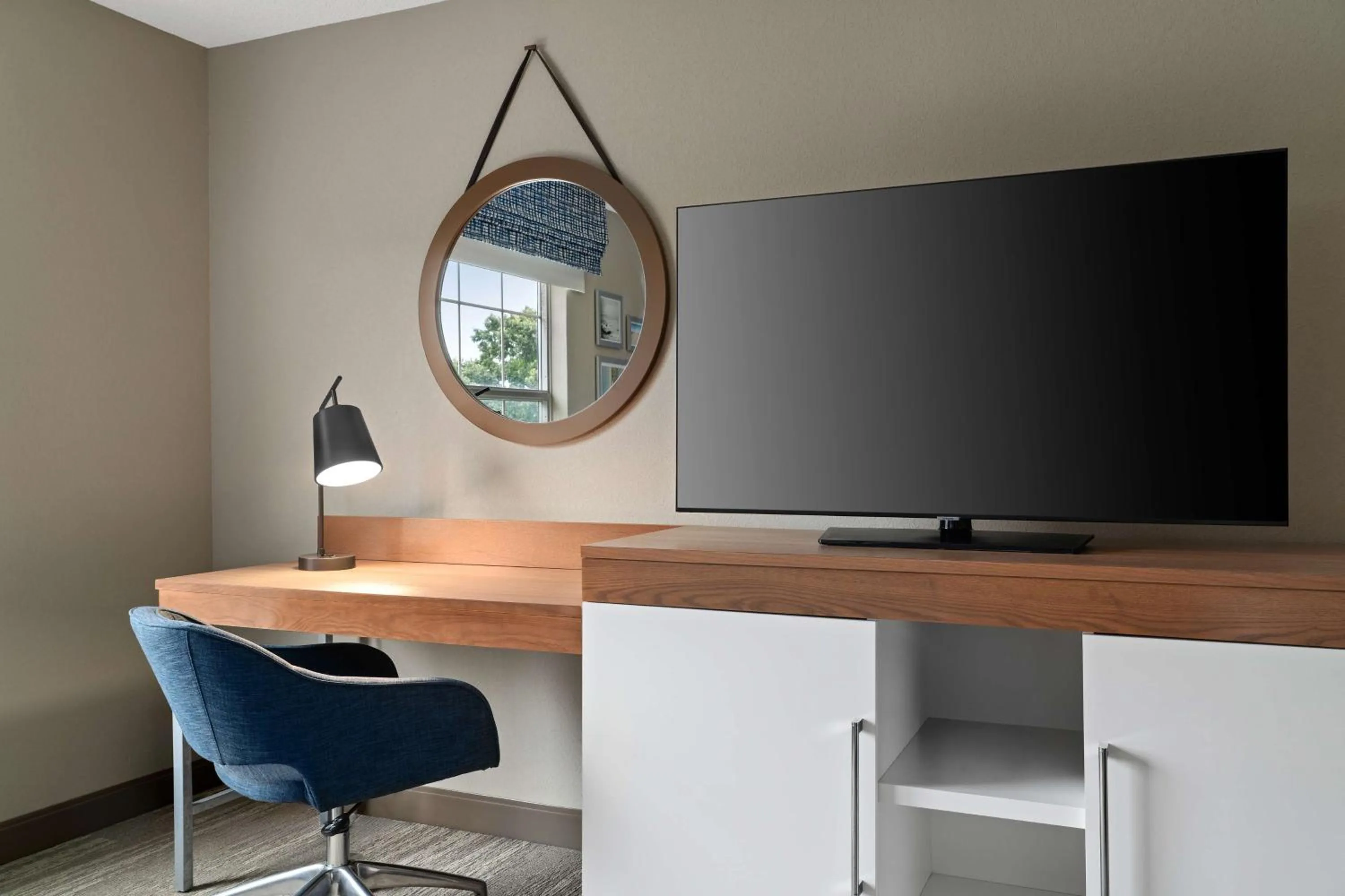 Bedroom in Hampton Inn South Kingstown - Newport Area