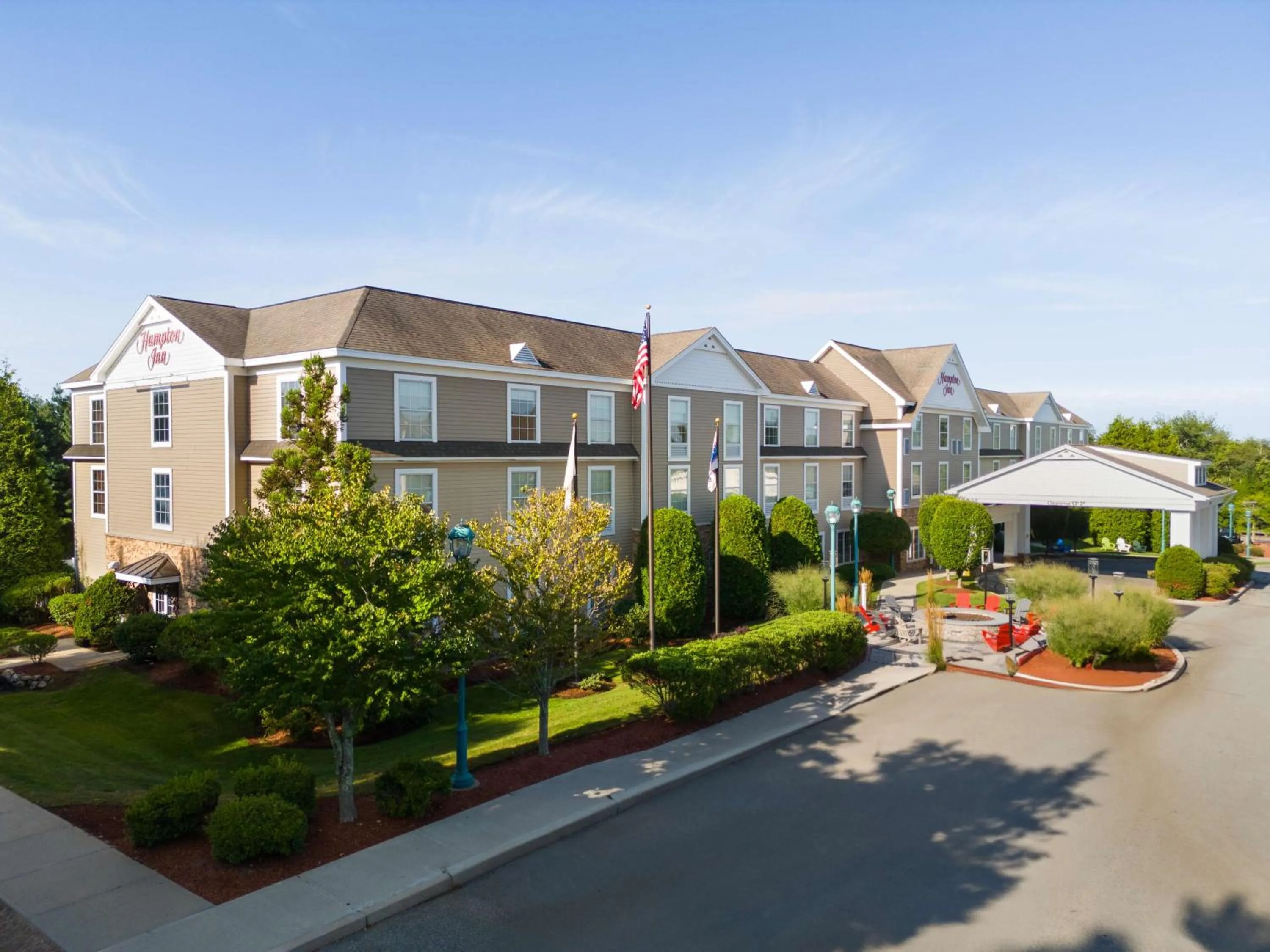 Property building in Hampton Inn South Kingstown - Newport Area