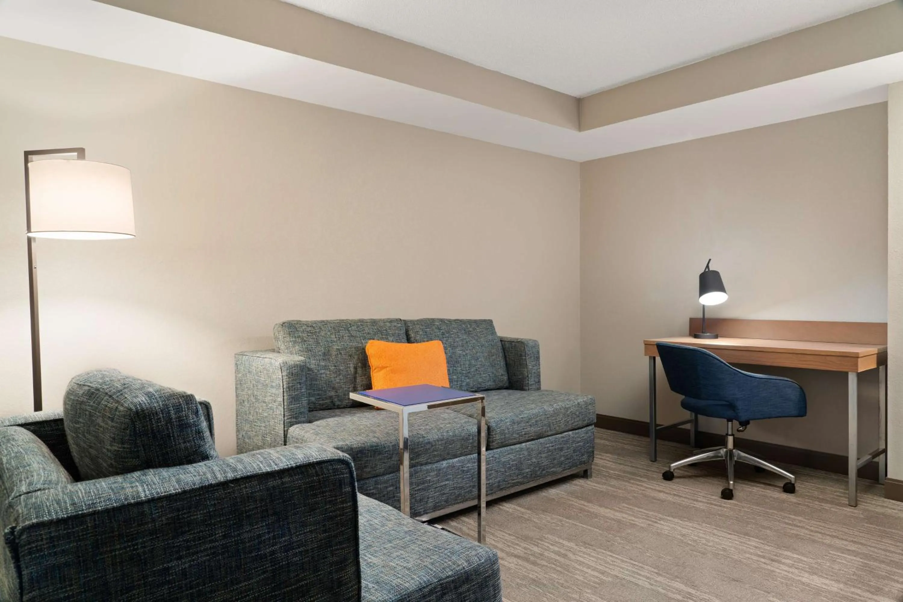 Bedroom in Hampton Inn South Kingstown - Newport Area