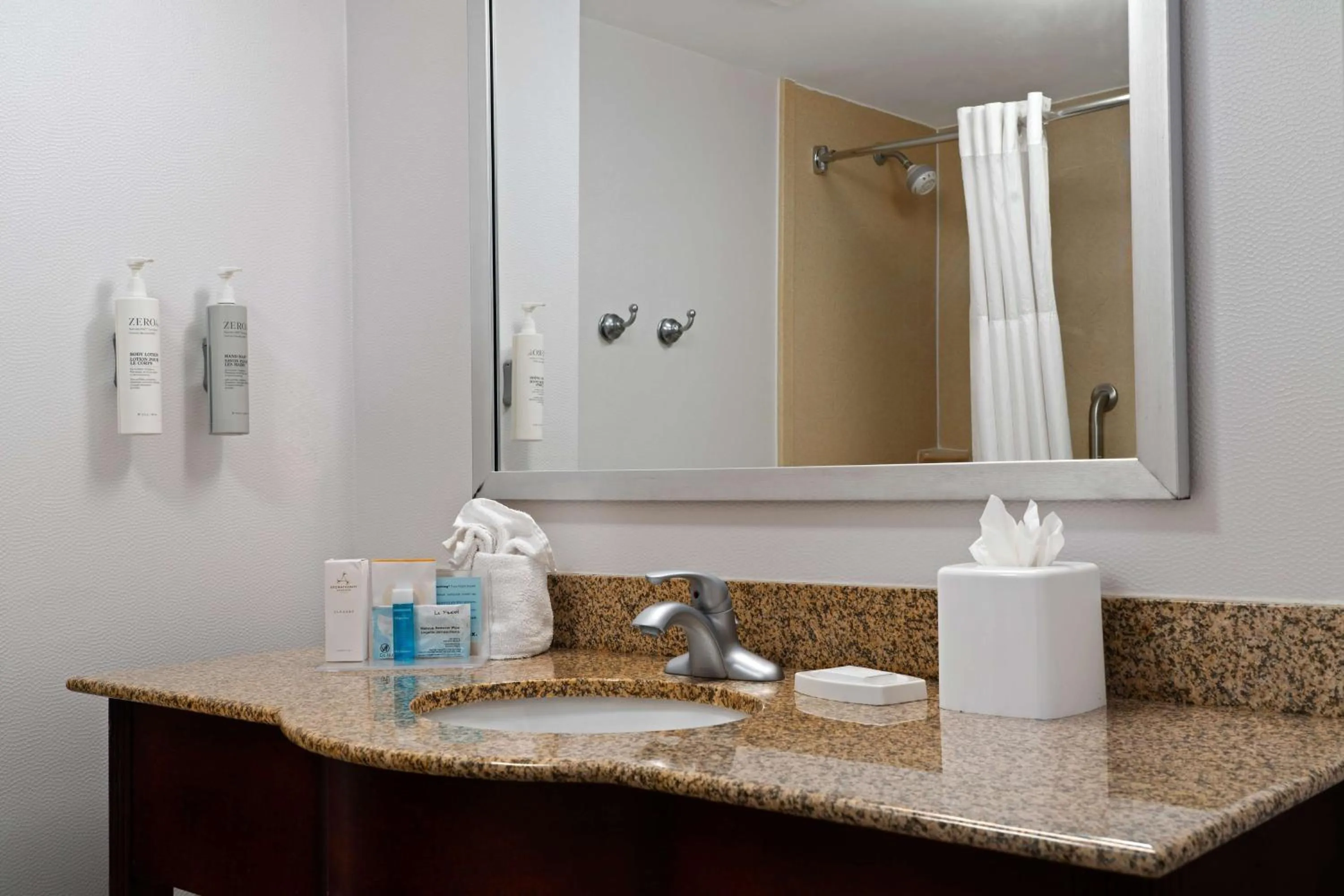Bathroom in Hampton Inn South Kingstown - Newport Area