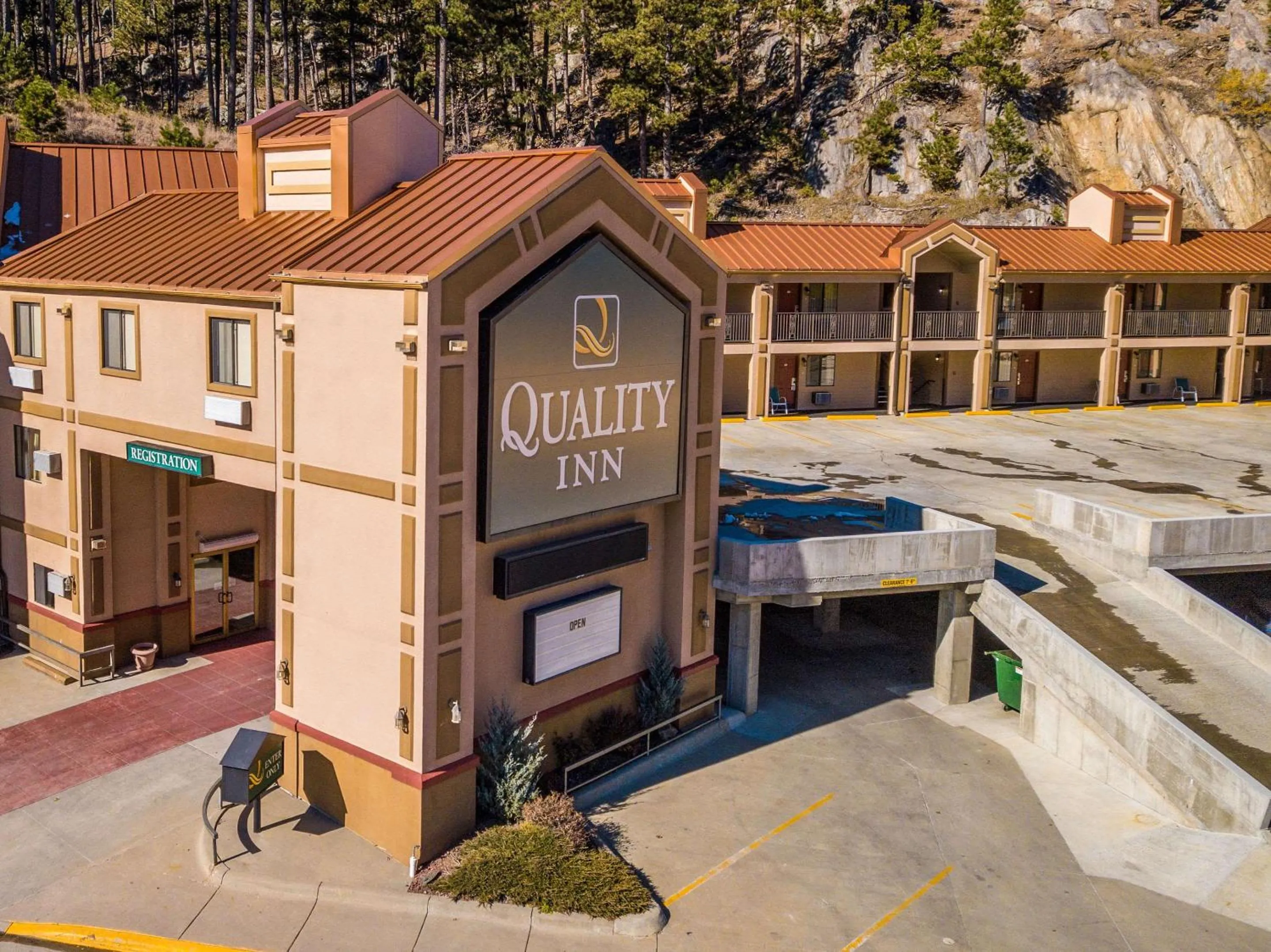 Property building in Quality Inn Keystone near Mount Rushmore