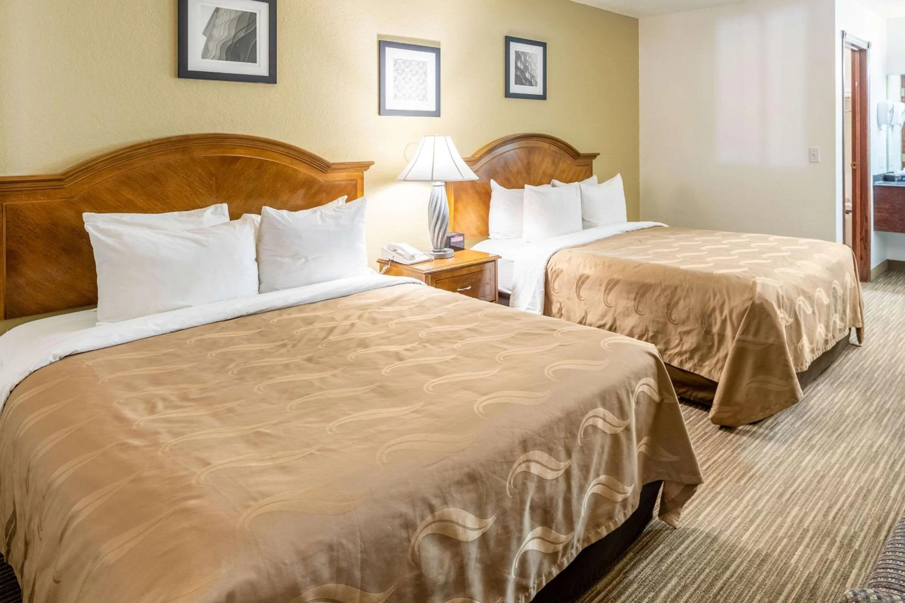 Photo of the whole room, Bed in Quality Inn Keystone near Mount Rushmore