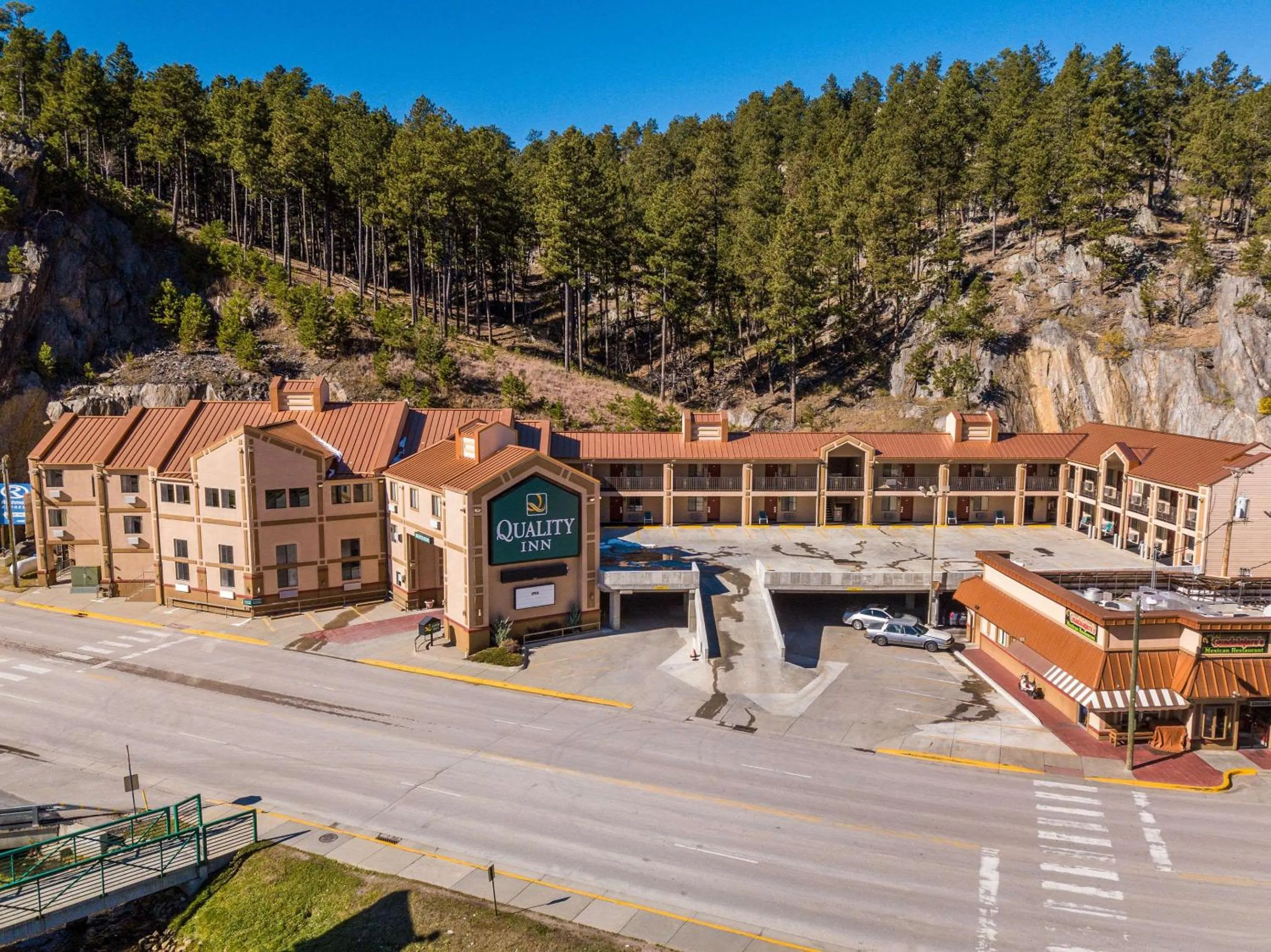 Property building in Quality Inn Keystone near Mount Rushmore