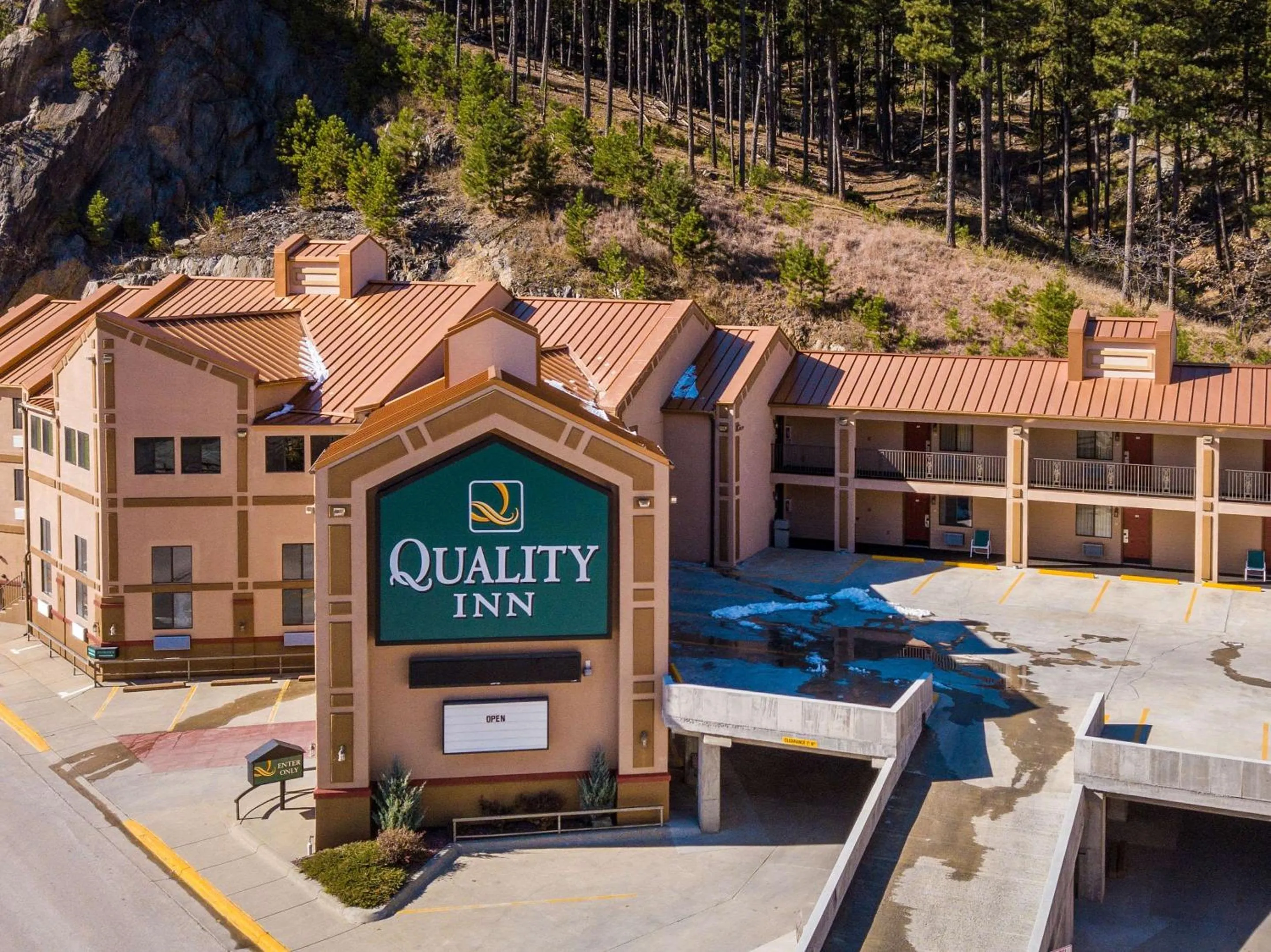 Property building in Quality Inn Keystone near Mount Rushmore