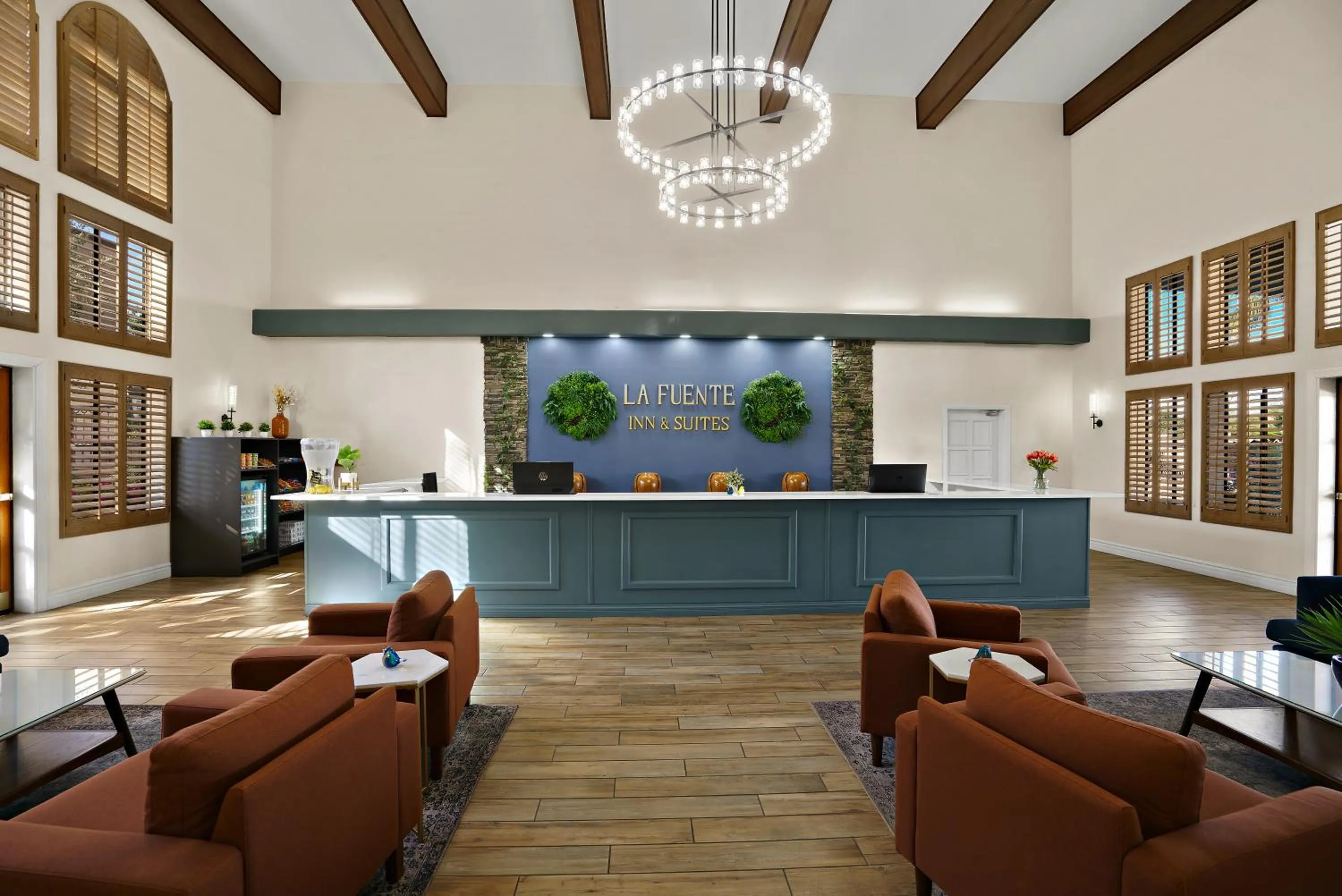 Seating area in La Fuente Inn & Suites