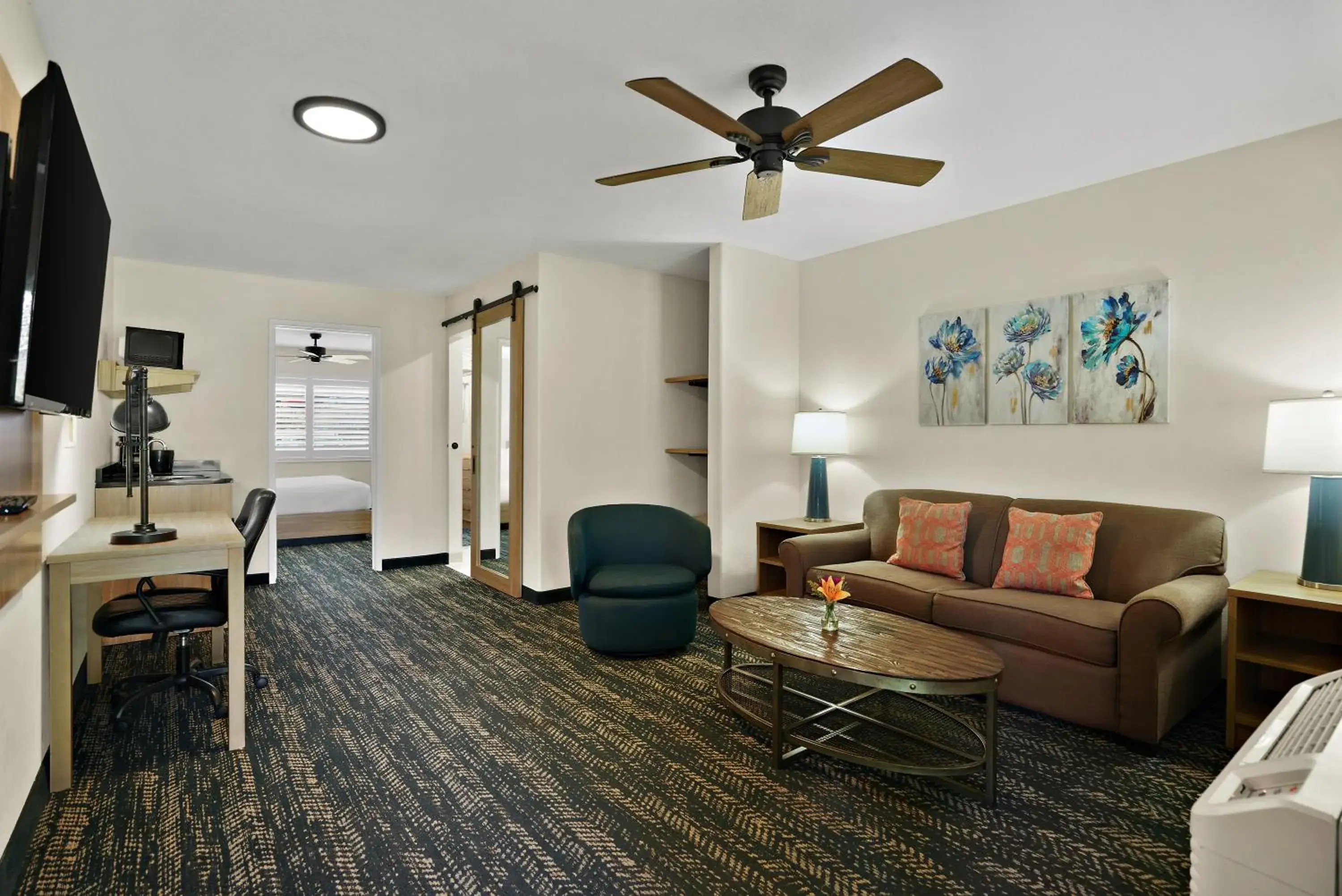 Superior King Suite - Non-Smoking in La Fuente Inn & Suites Superior King Suite - Non-Smoking in La Fuente Inn & Suites