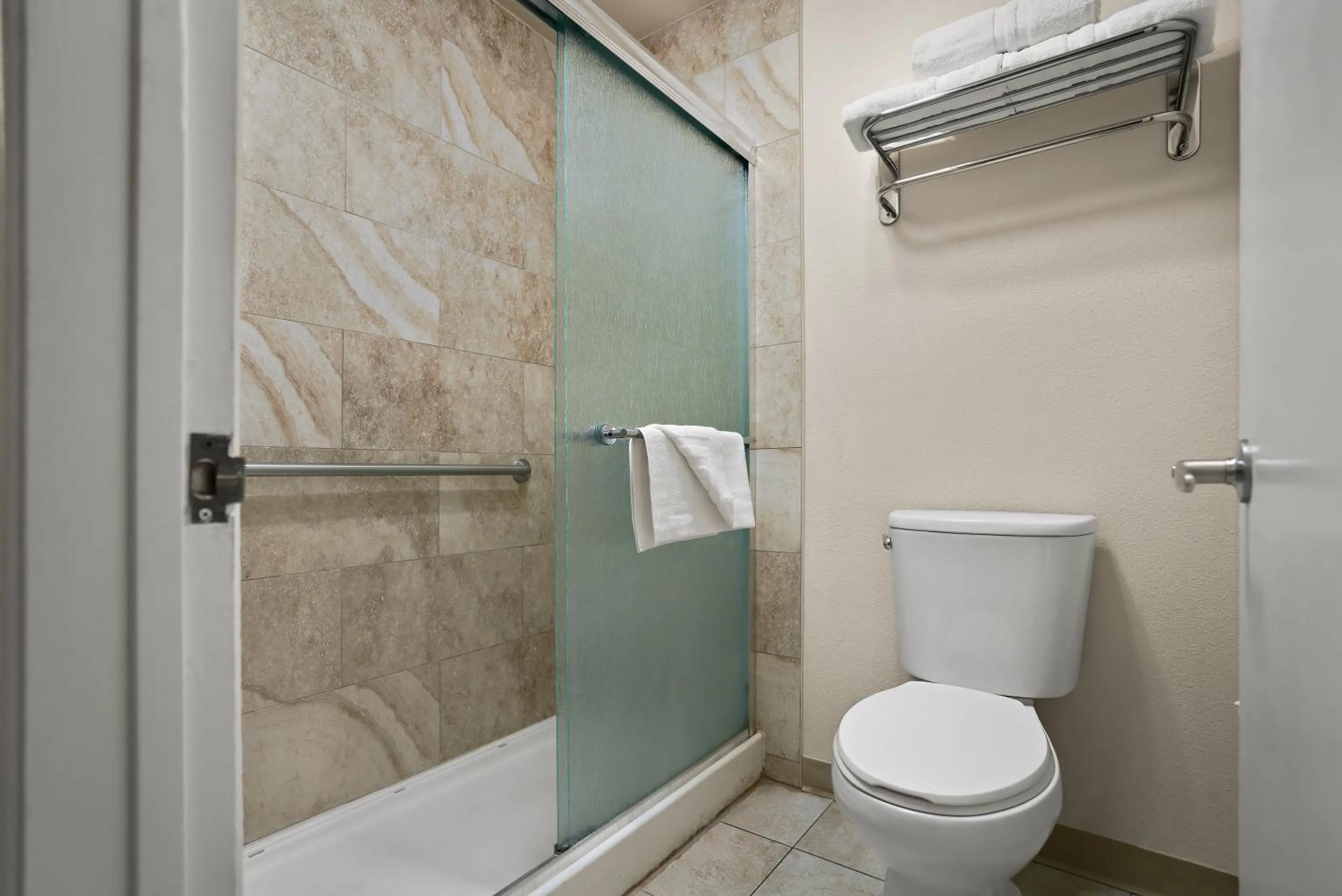 Toilet in La Fuente Inn & Suites