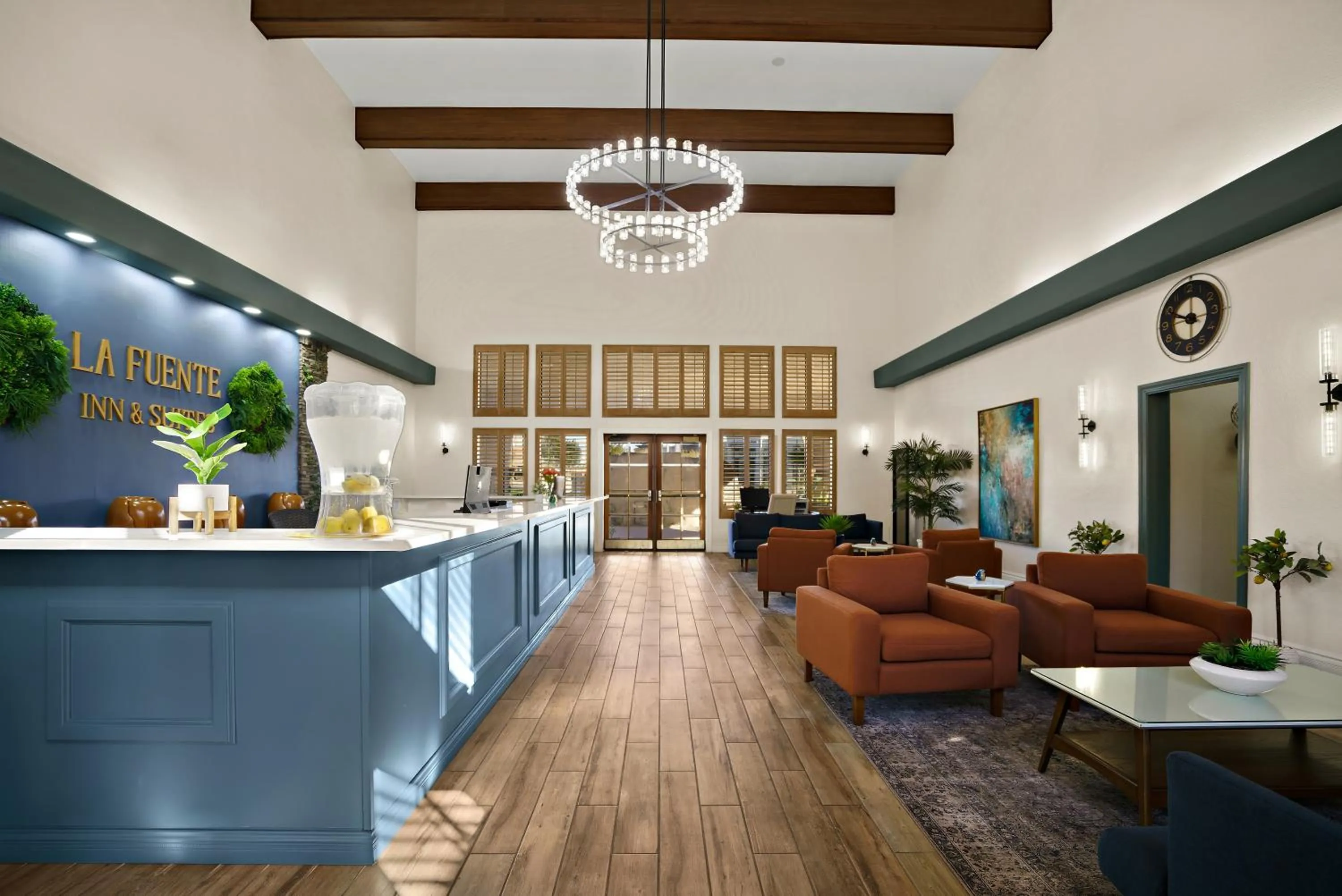 Seating area in La Fuente Inn & Suites