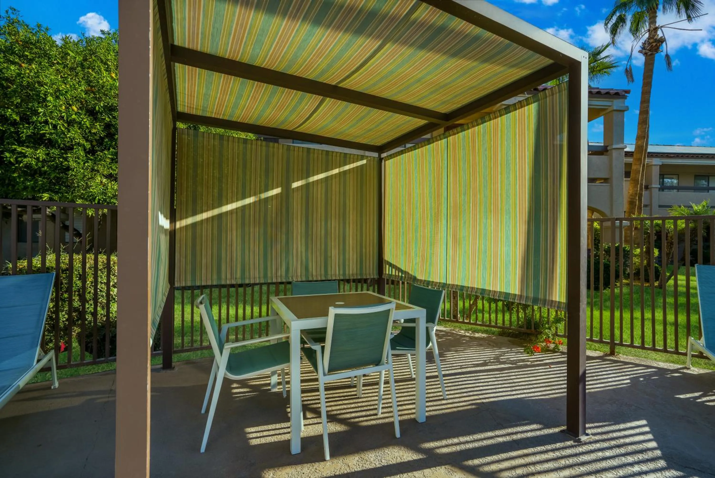 Patio in La Fuente Inn & Suites