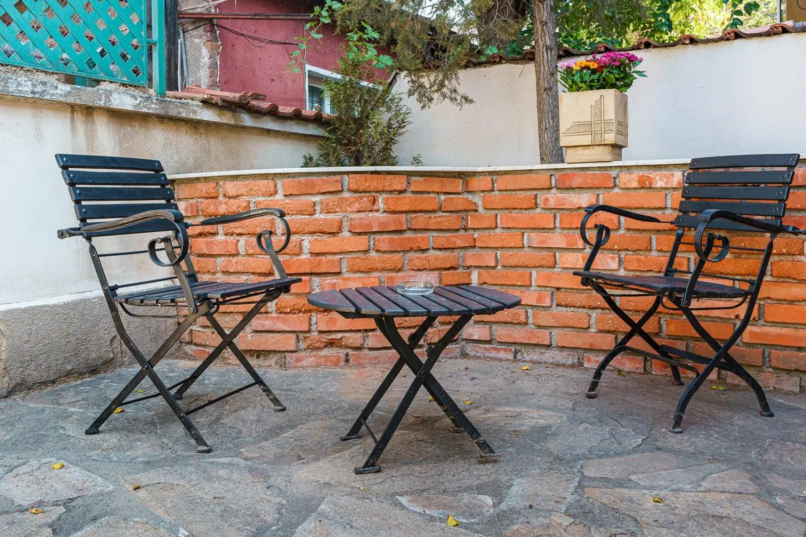 Patio in Hotel Avion - Self check in