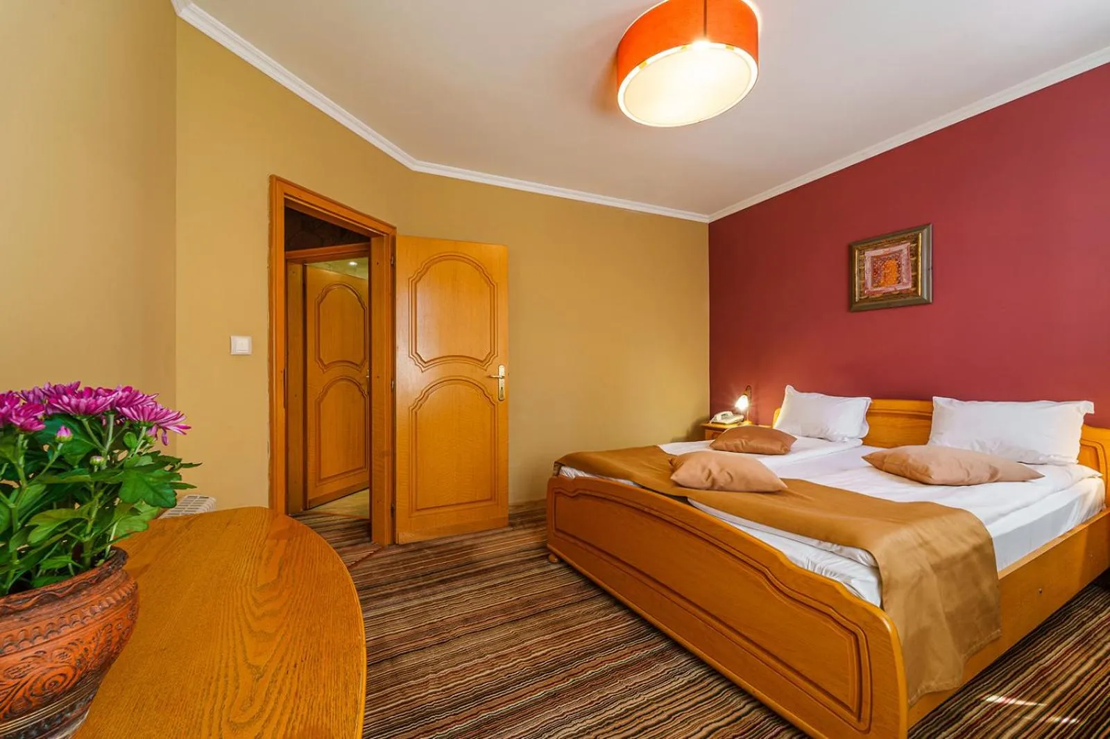 Seating area, Bed in Hotel Avion - Self check in