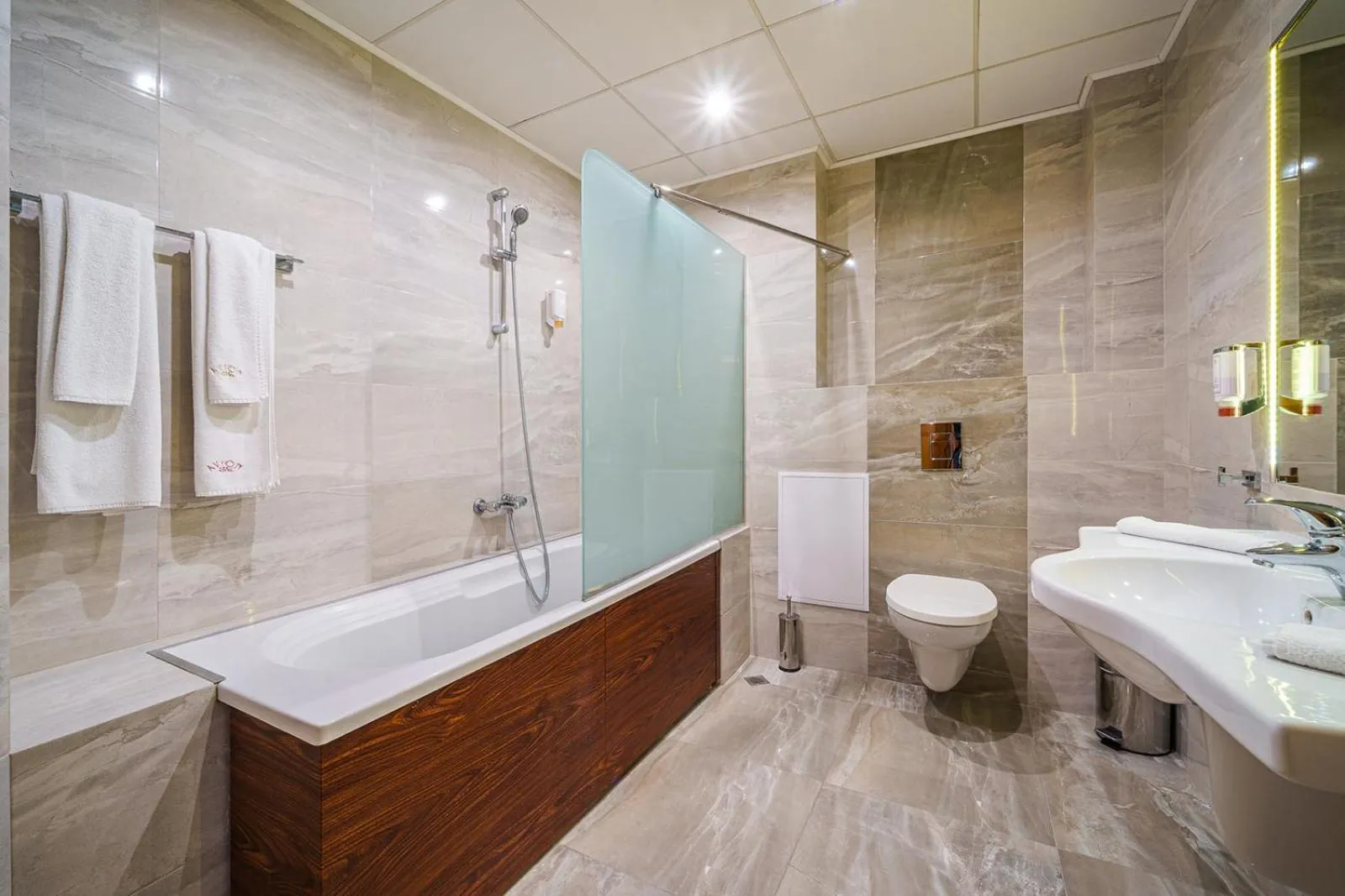 Shower in Hotel Avion - Self check in