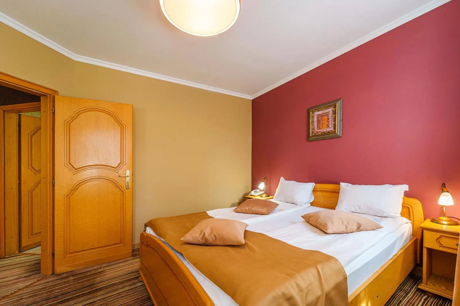 Photo of the whole room, Bed in Hotel Avion - Self check in