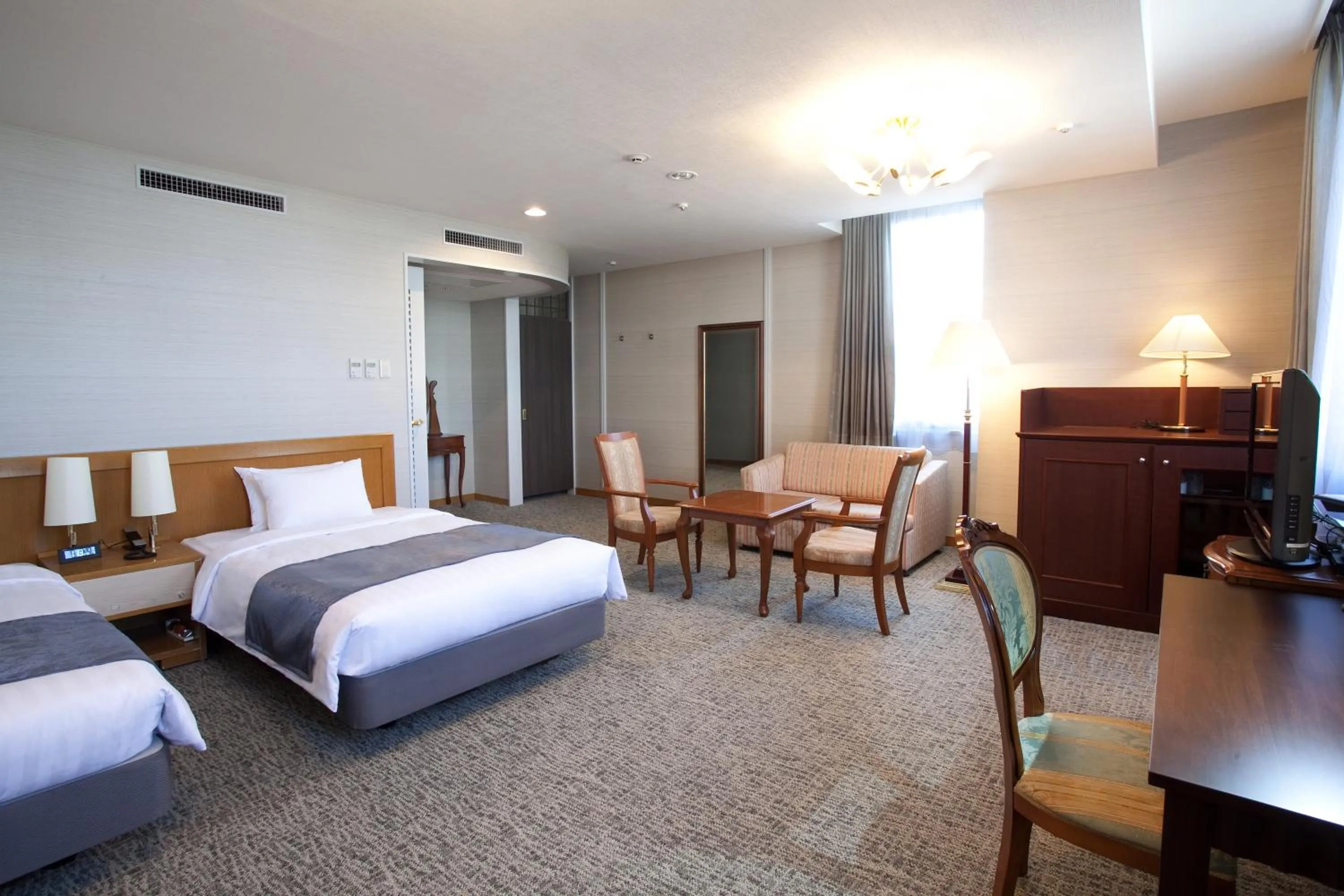 Photo of the whole room in Hotel Mielparque Yokohama