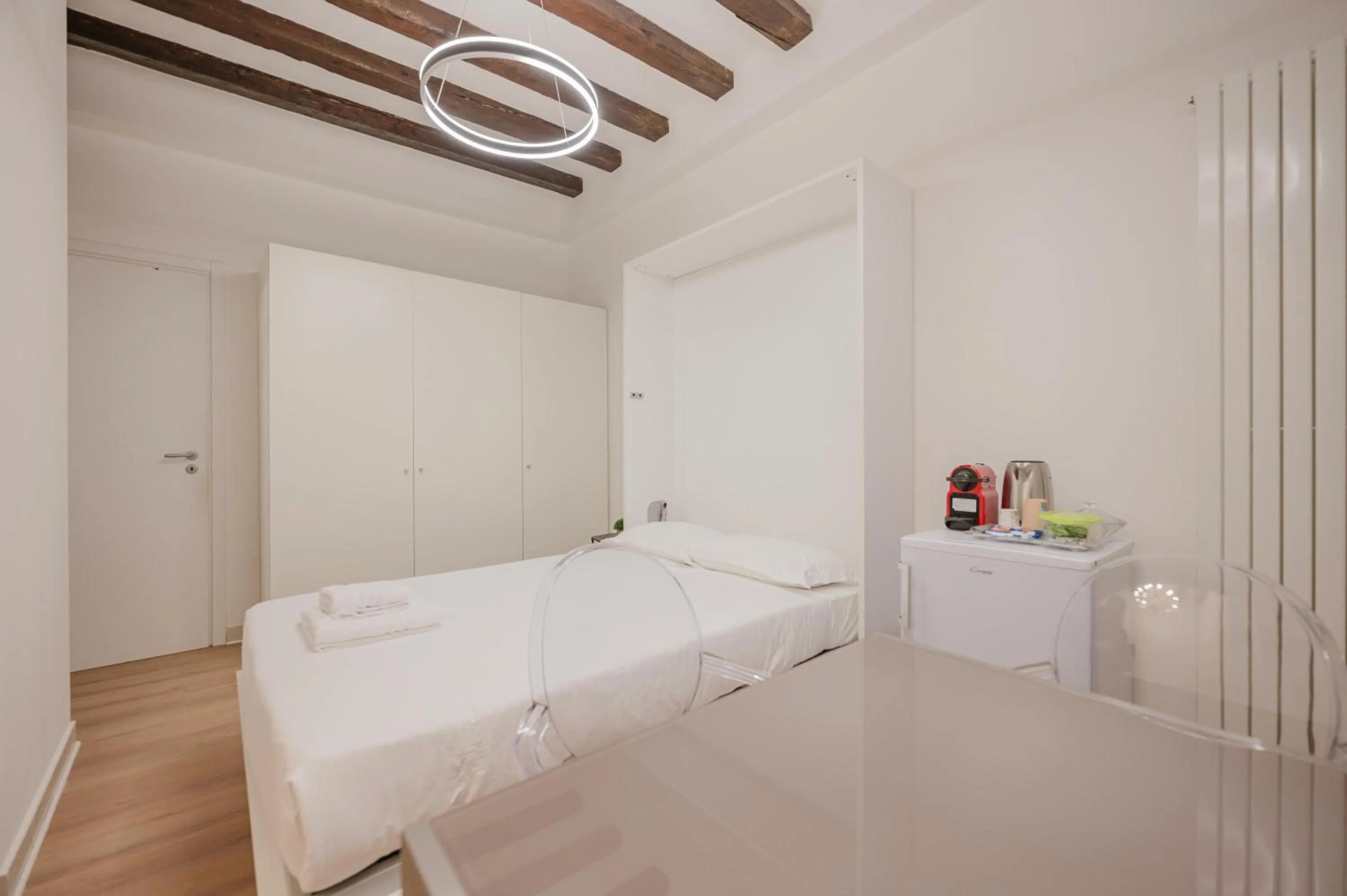 Bedroom, Bed in Rialto Suite 707