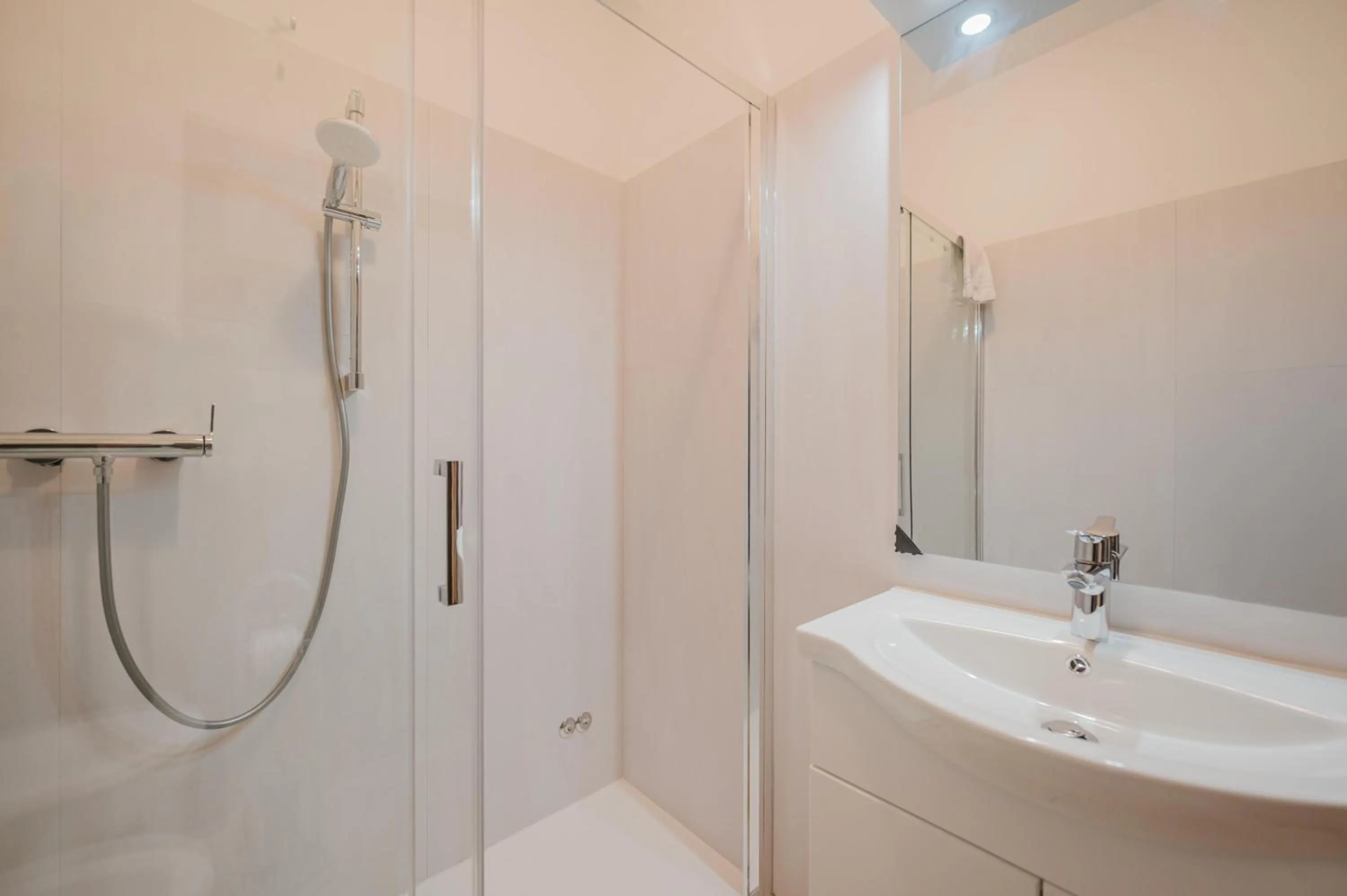 Bedroom in Rialto Suite 707