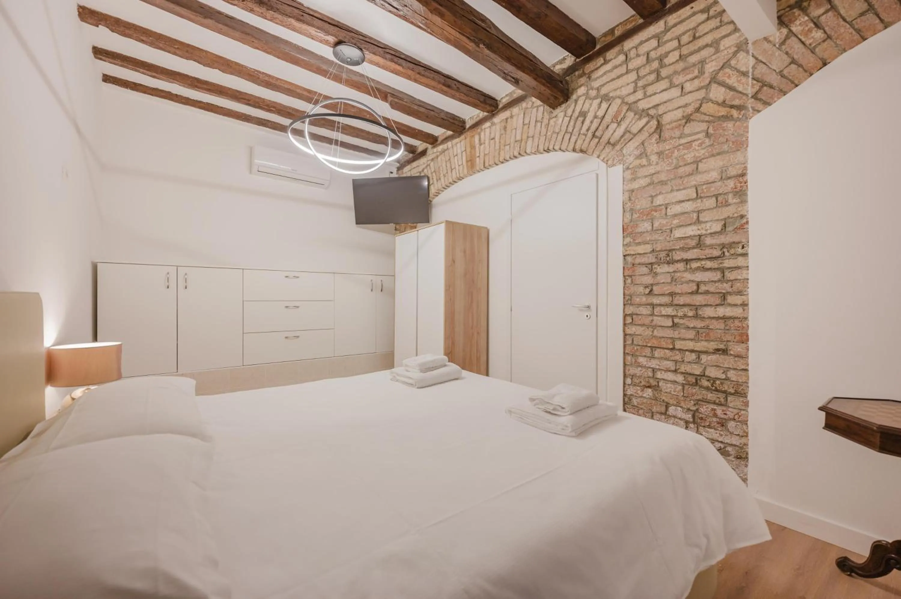 Bed in Rialto Suite 707