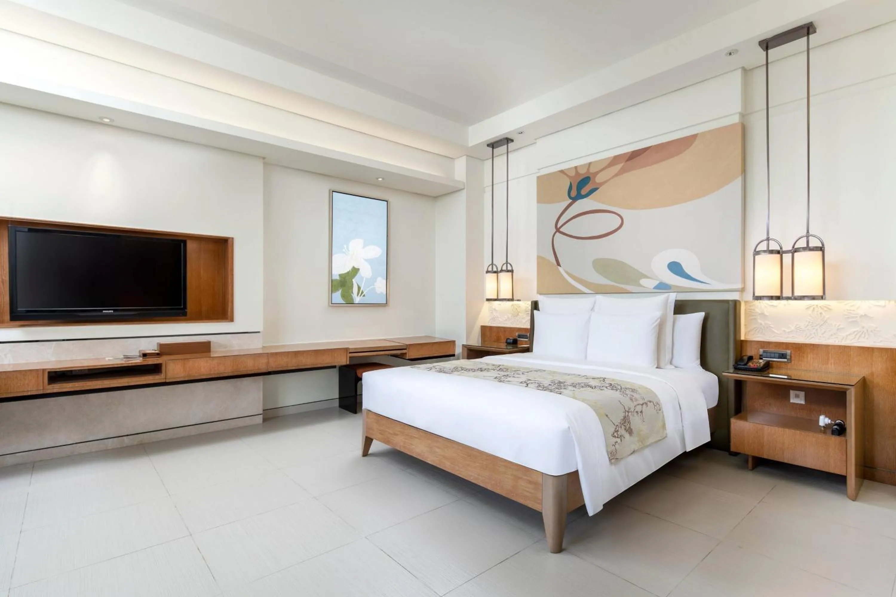 Photo of the whole room, Bed in Renaissance Sanya Haitang Bay Resort
