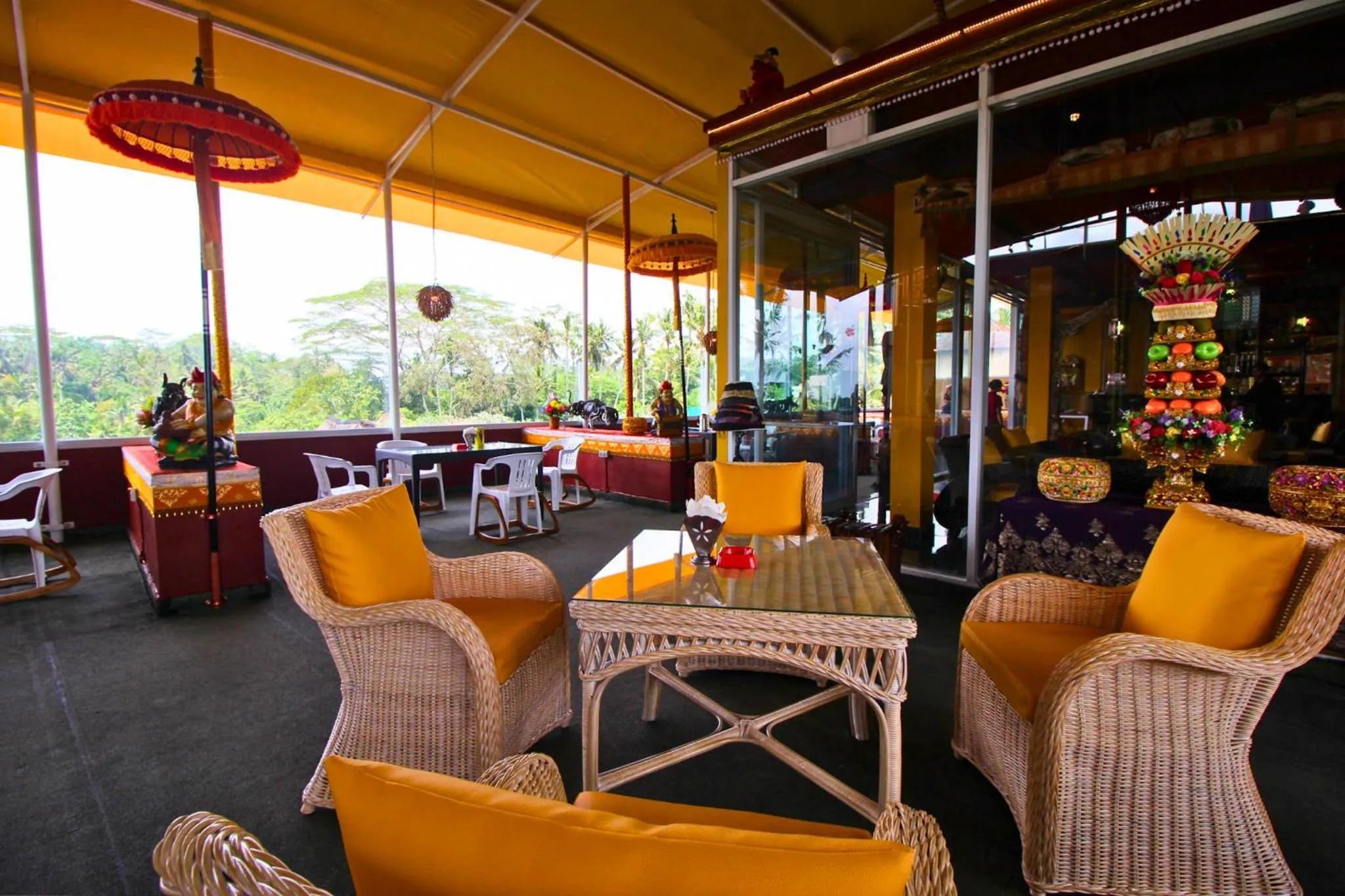 Restaurant/places to eat in Tanah Merah Art Resort by AGATA