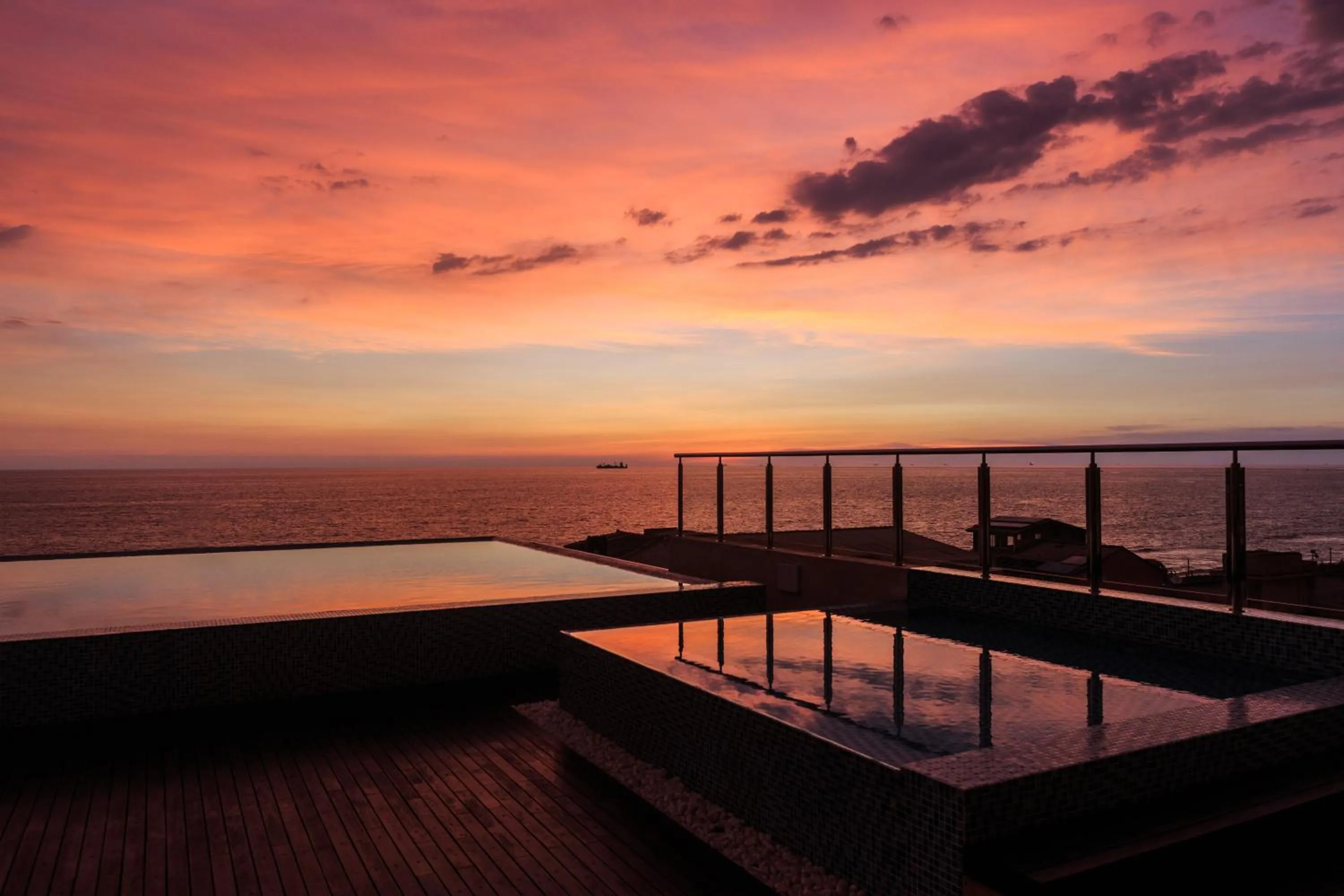 Restaurant/places to eat in Renuka City Hotel