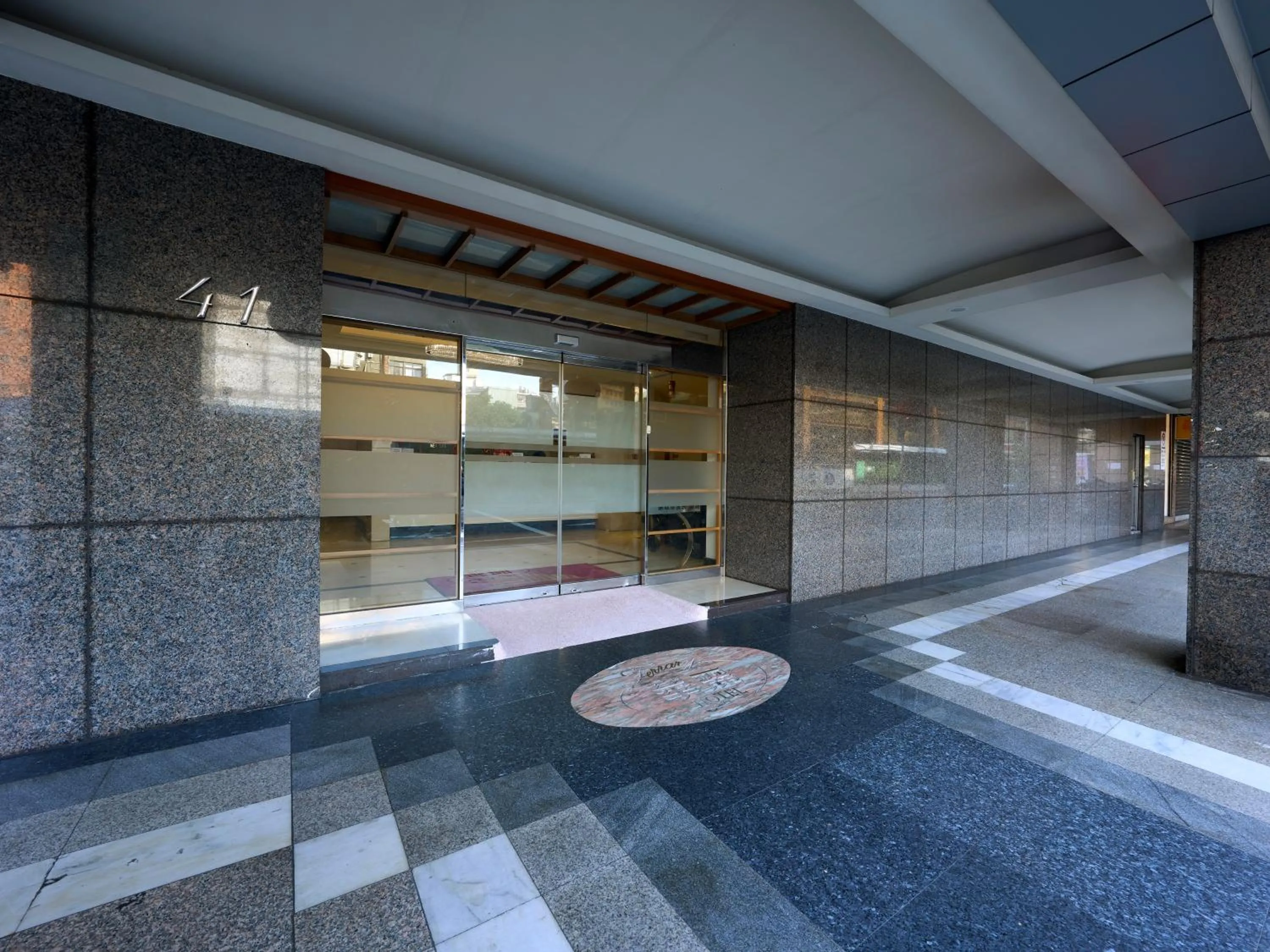 Property building in 華麗大飯店Ferrary Hotel