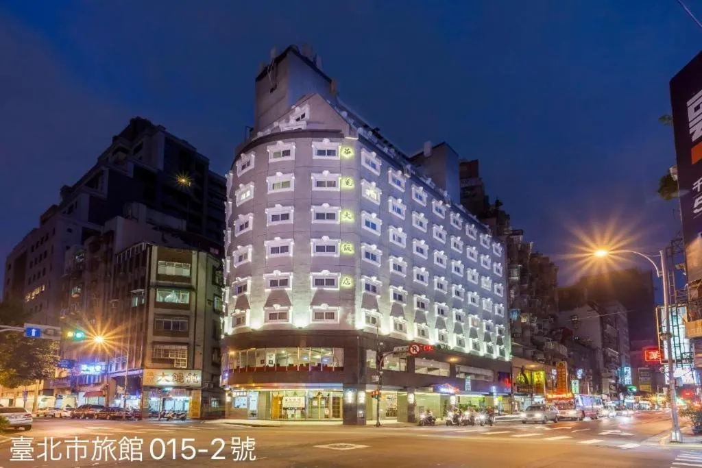 Property building in 華麗大飯店Ferrary Hotel