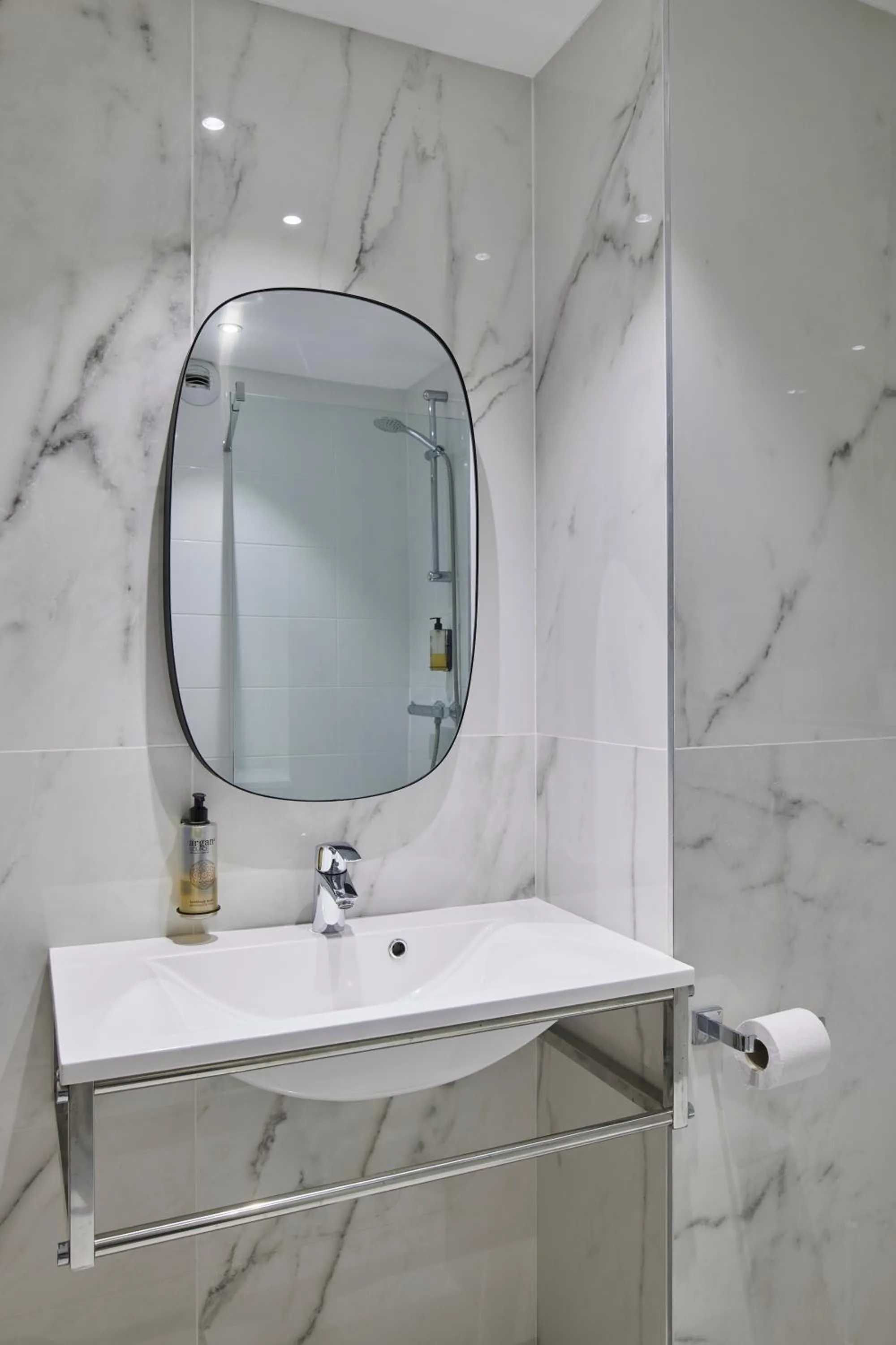 Photo of the whole room in Hotel-Restaurant Isidore Nice Ouest