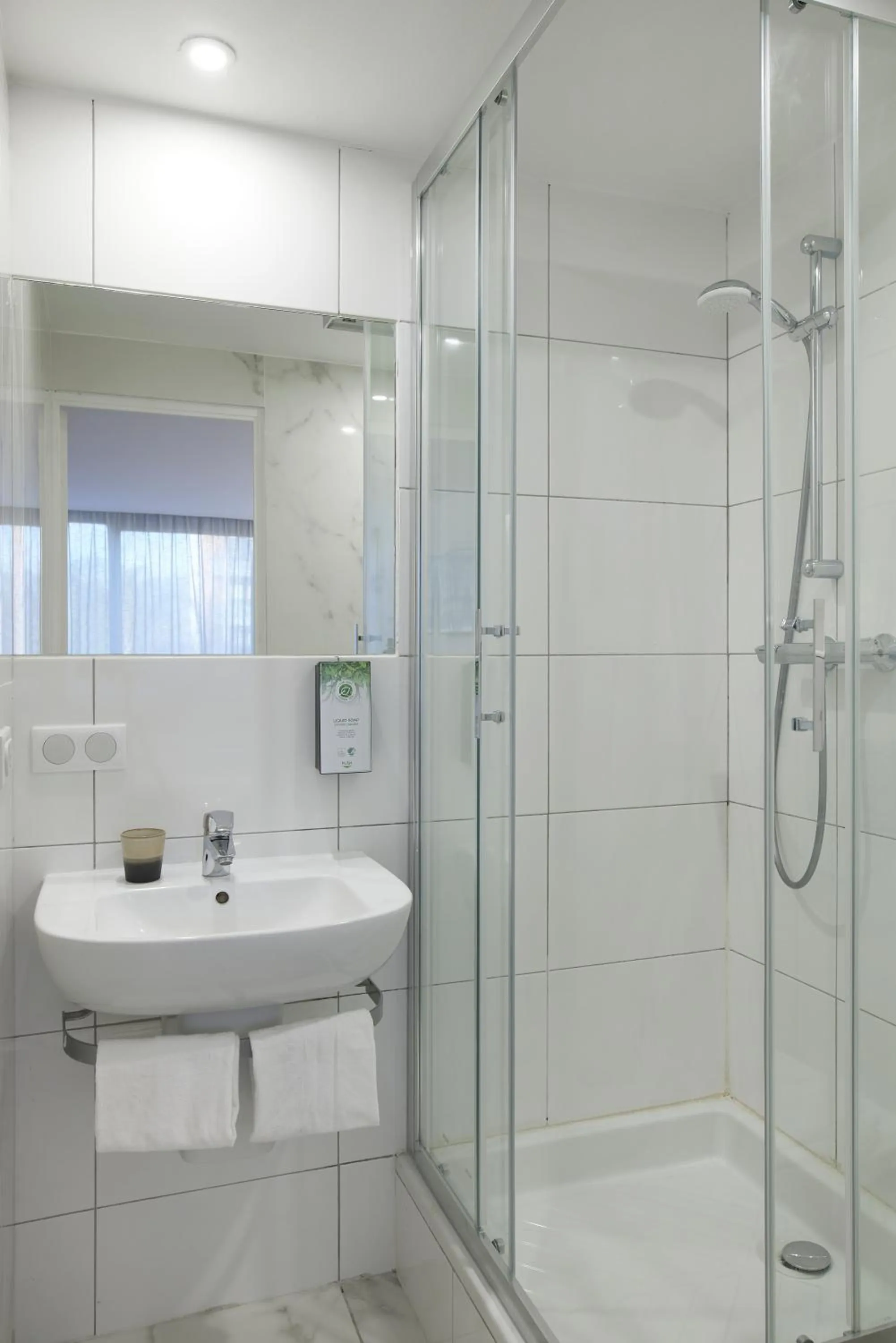 Shower, Bathroom in Hotel KYRIAD NICE - Stade