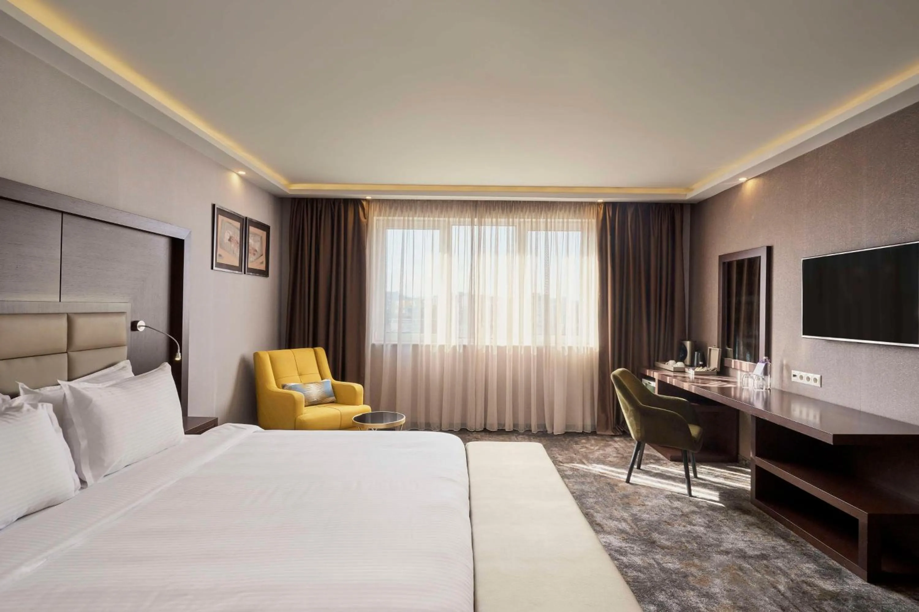 Photo of the whole room, Bed in Radisson Hotel Plovdiv