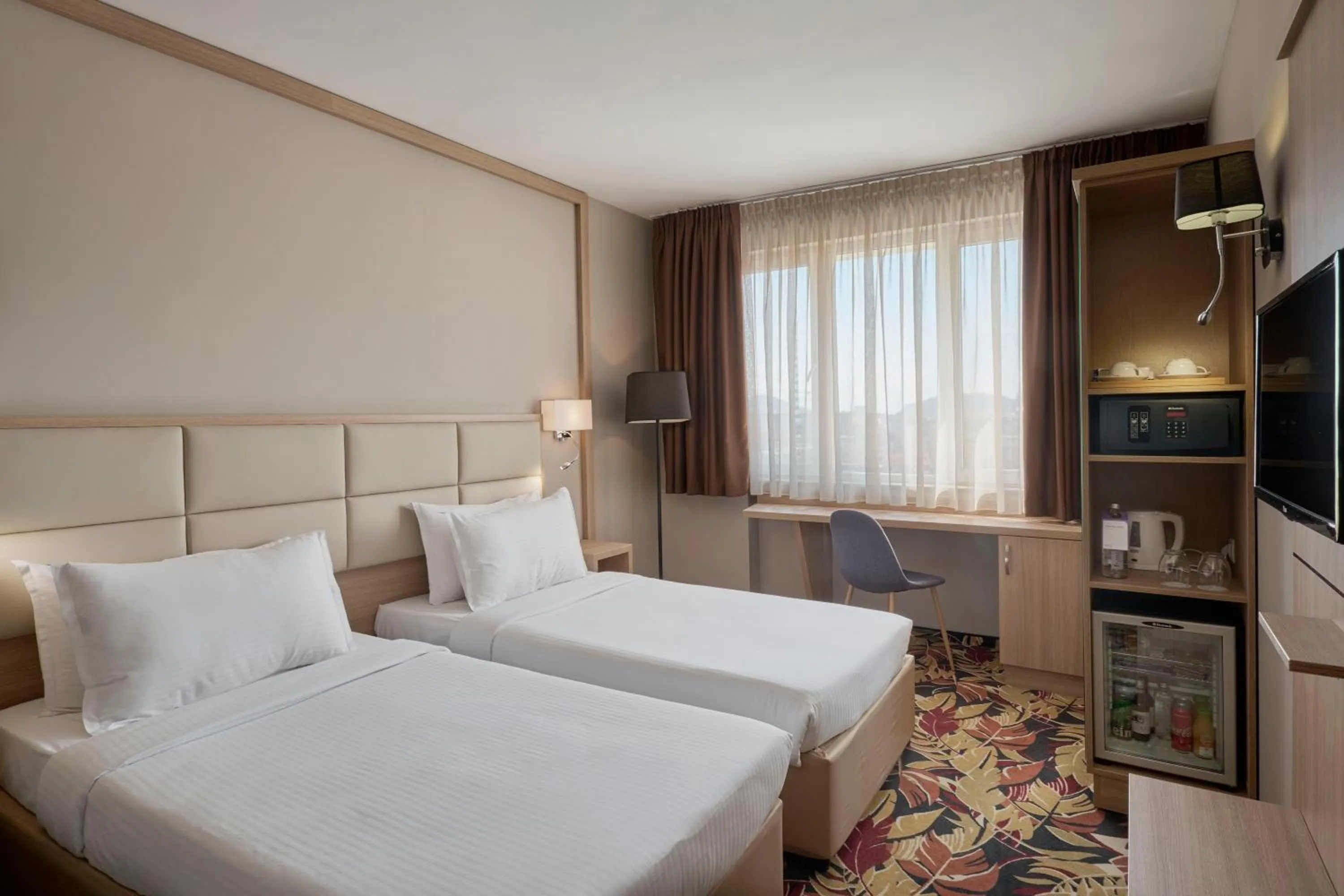 City view, Bed in Radisson Hotel Plovdiv