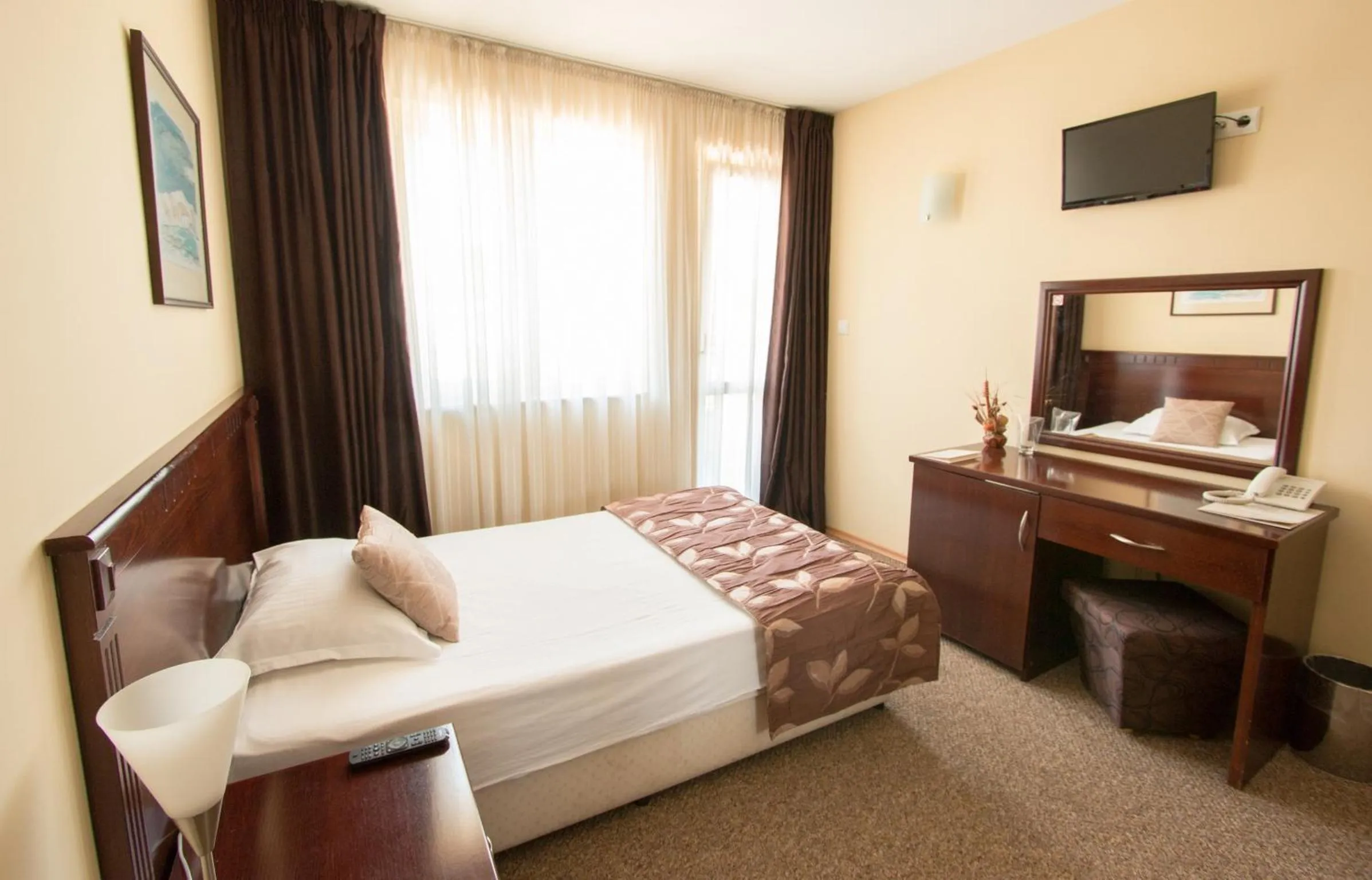 Bed in Hotel Divesta - self check in