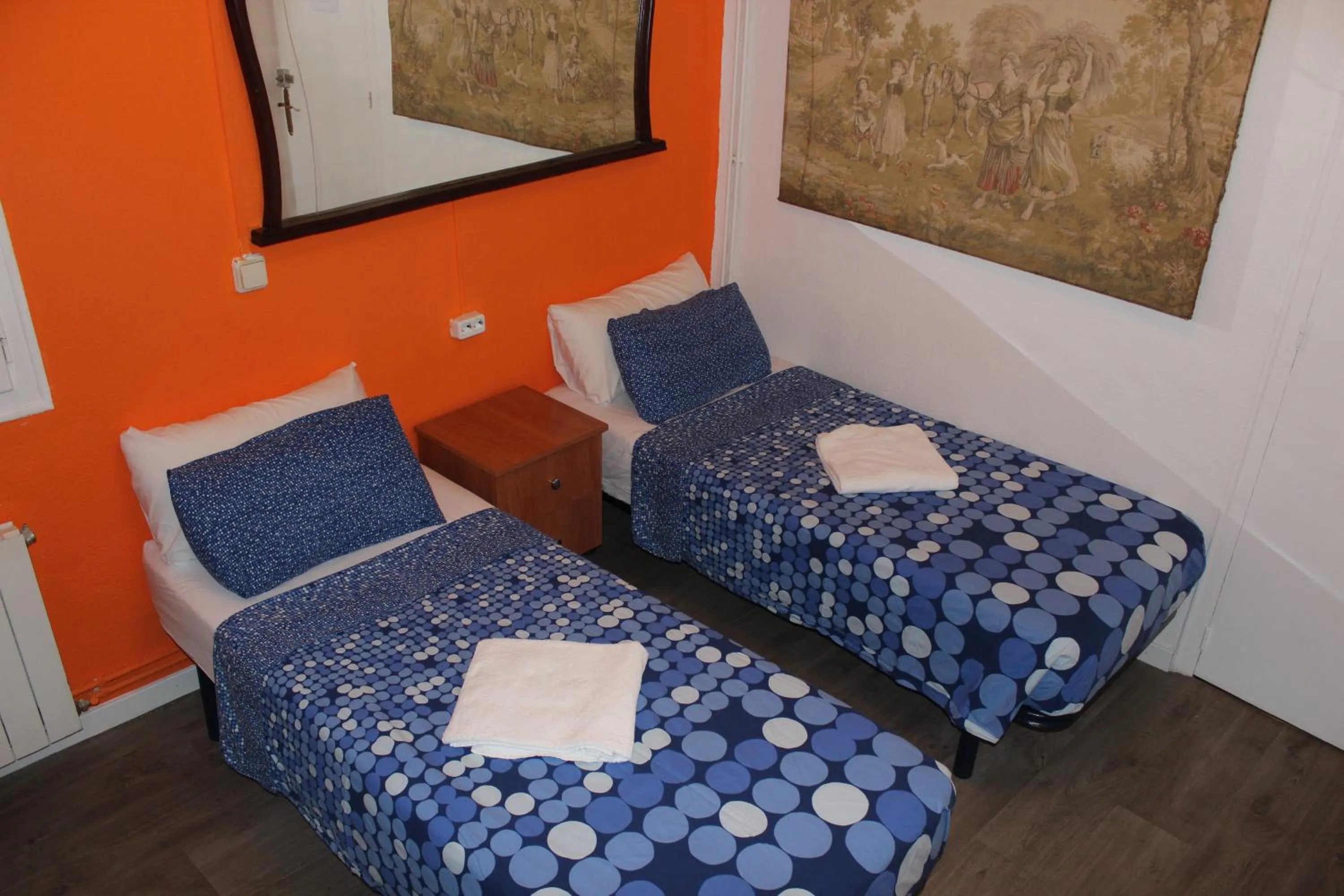 Shower, Bed in Pensión Arosa