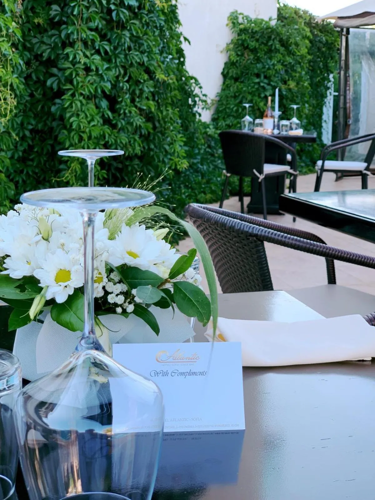 Patio in Atlantic Hotel - Free Parking