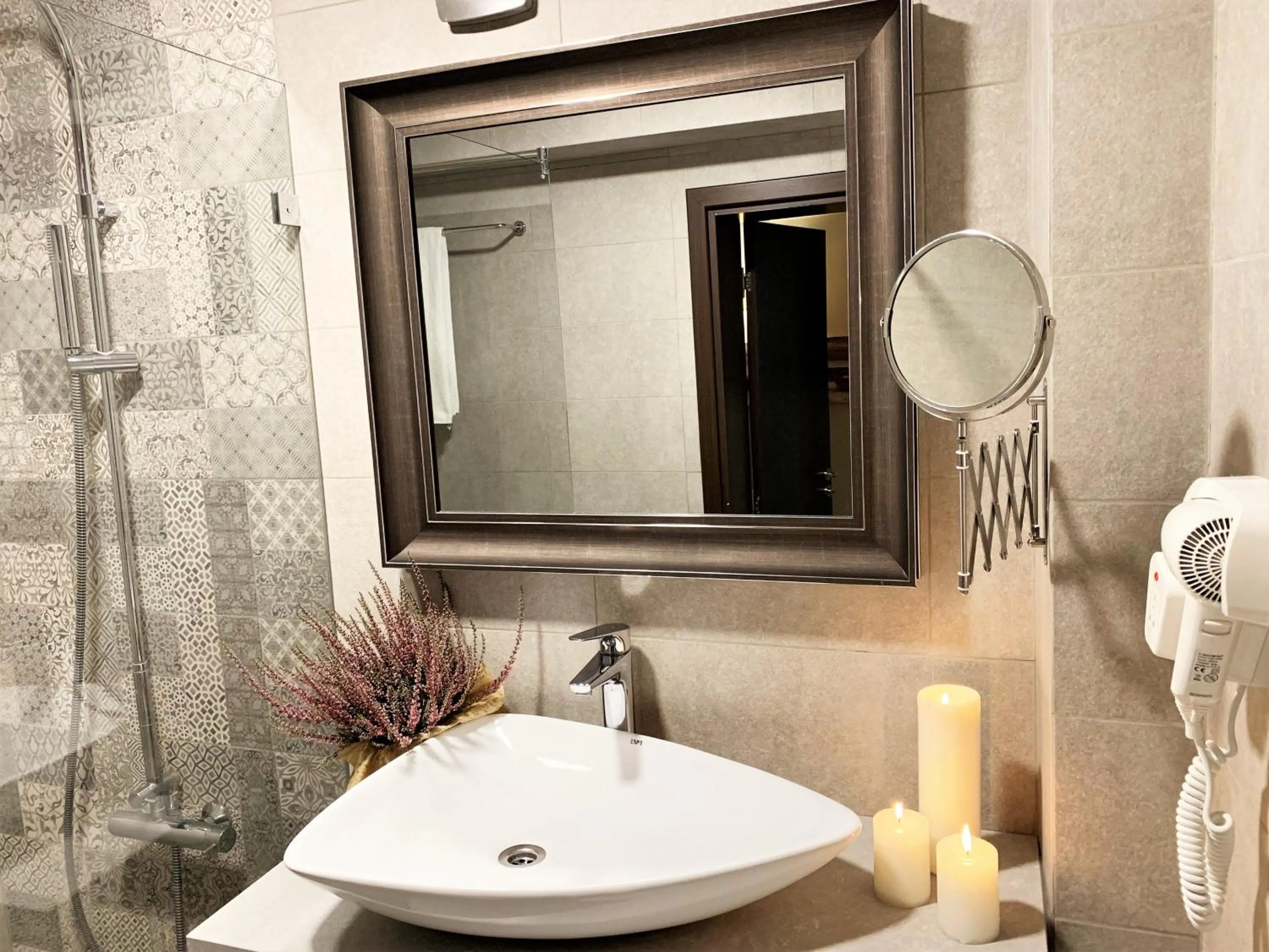 Bathroom in Atlantic Hotel - Free Parking