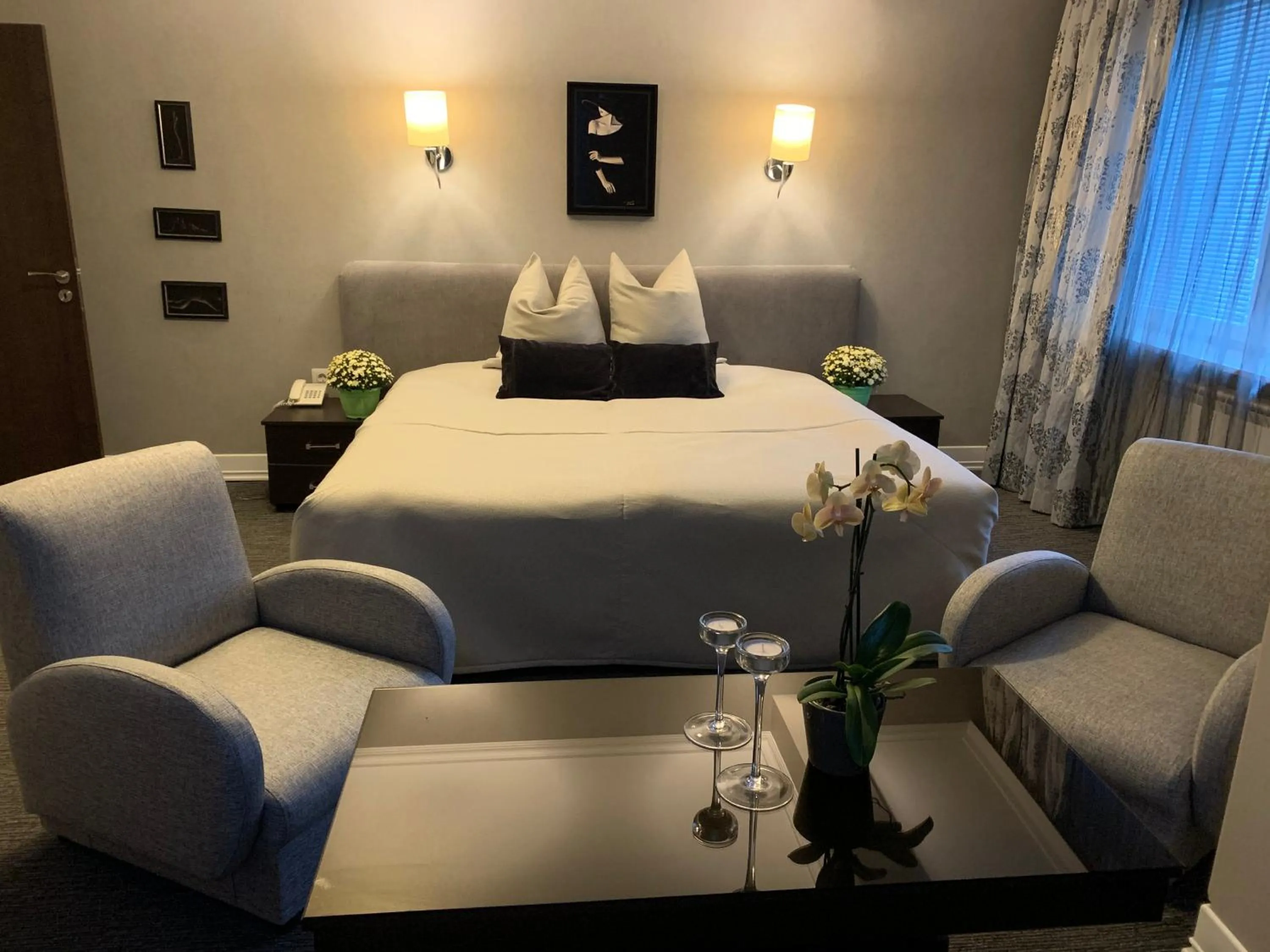 Photo of the whole room, Bed in Atlantic Hotel - Free Parking