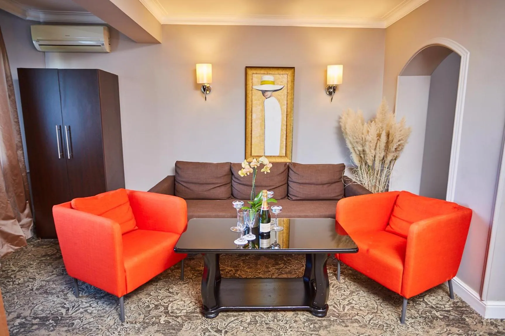 Living room in Atlantic Hotel - Free Parking