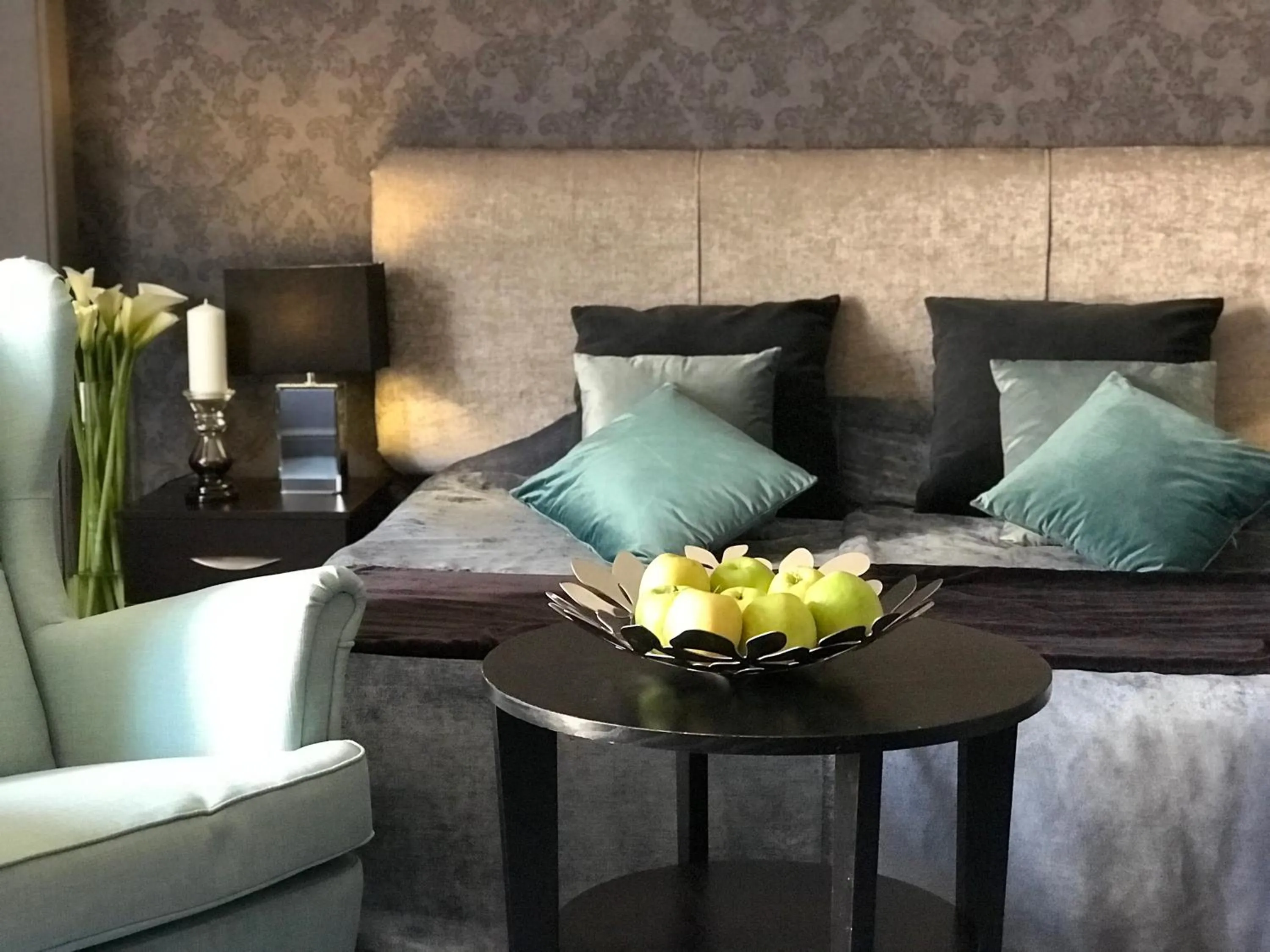 Bathroom, Bed in Atlantic Hotel - Free Parking