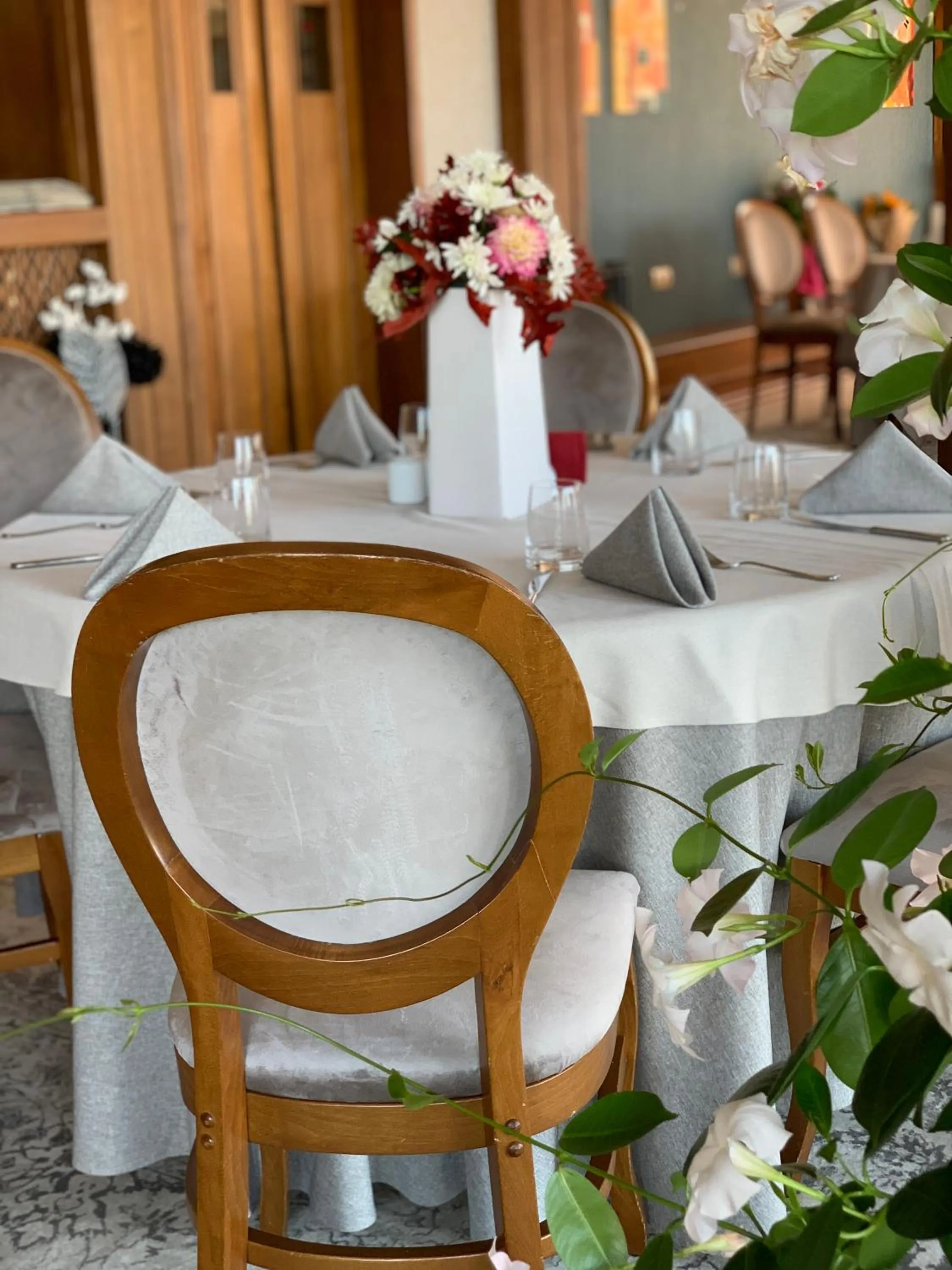 Restaurant/places to eat in Atlantic Hotel - Free Parking