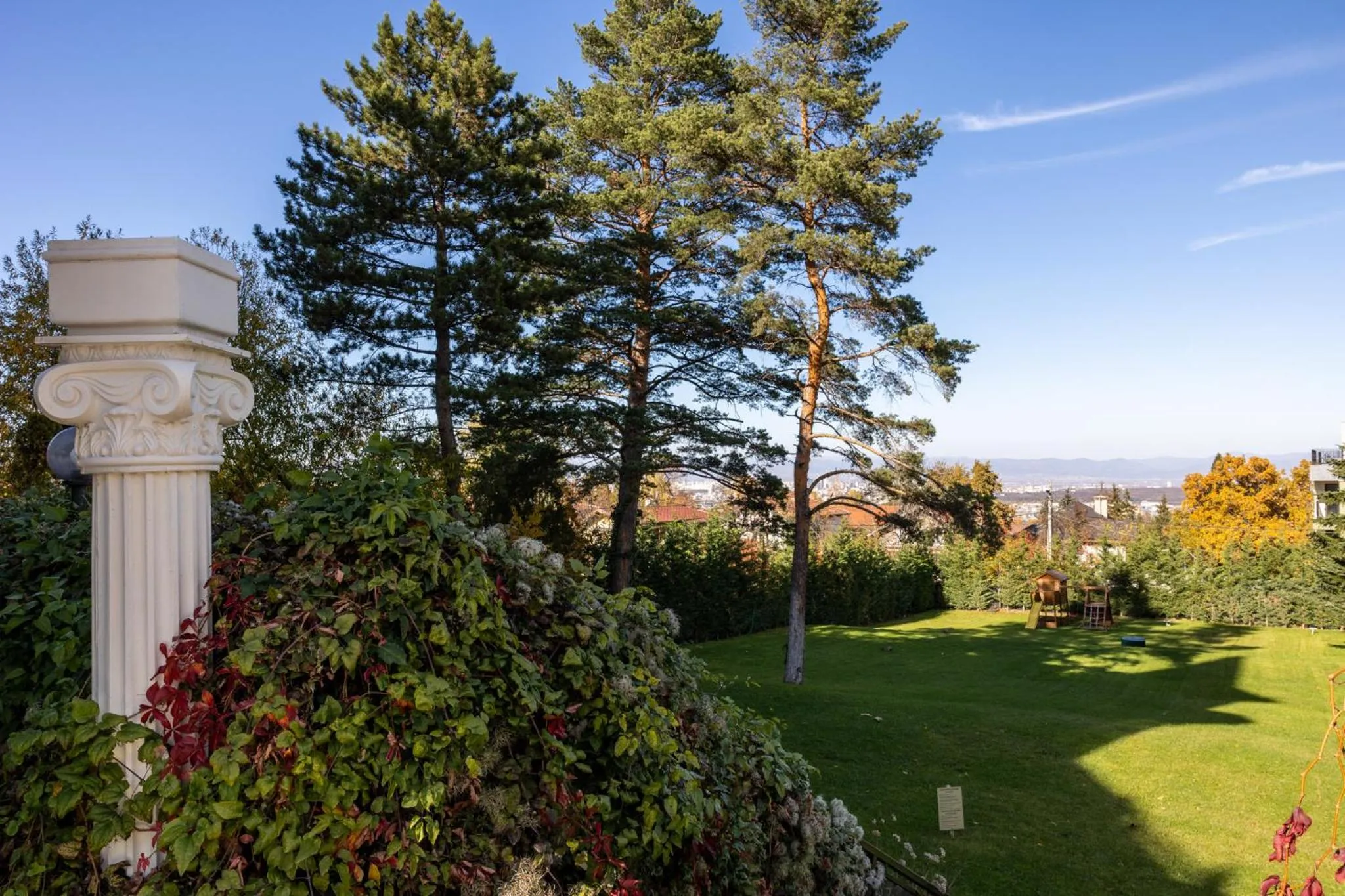 Garden in Atlantic Hotel - Free Parking