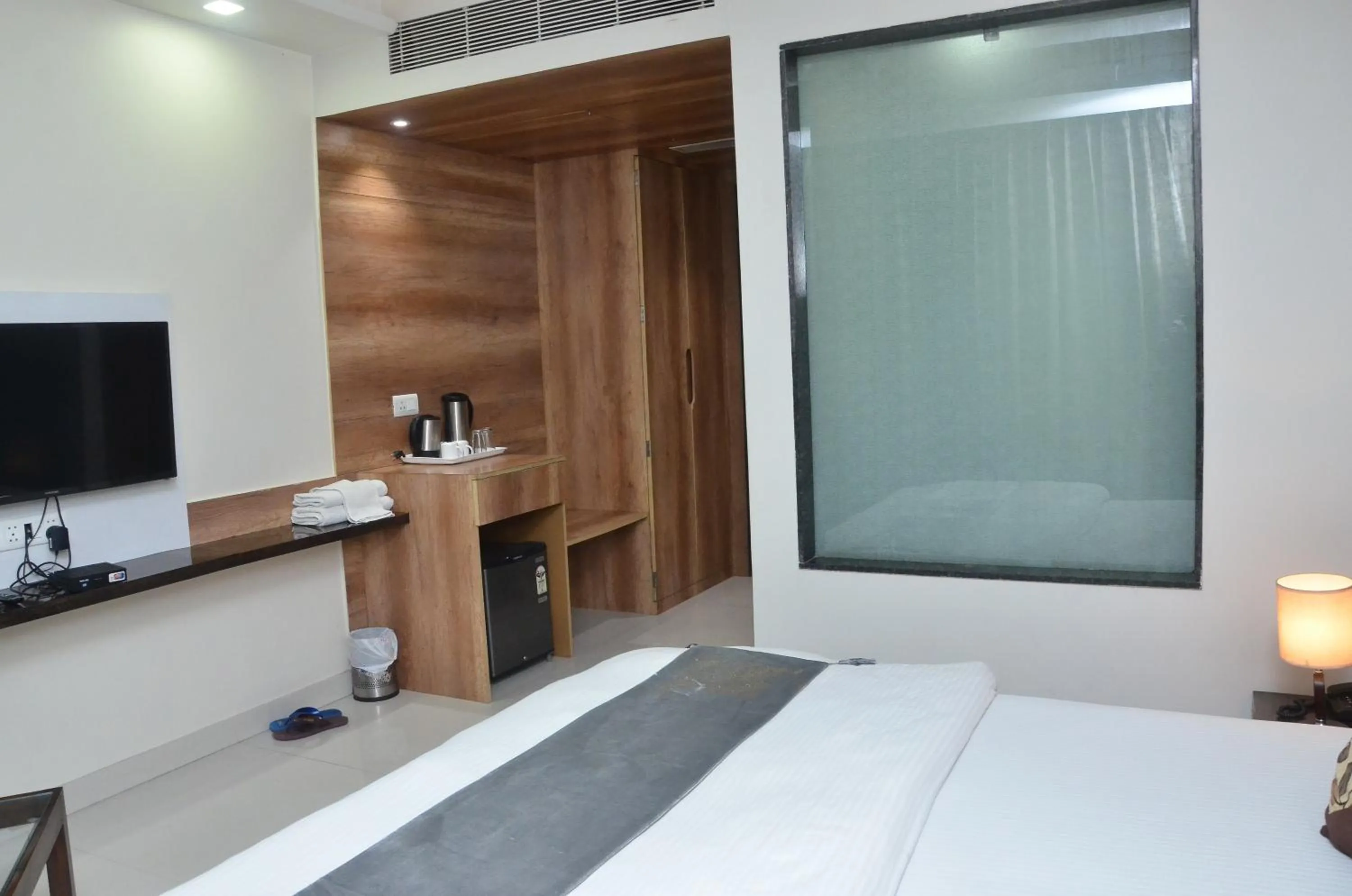 Photo of the whole room, Bed in Hotel Sopan Heights