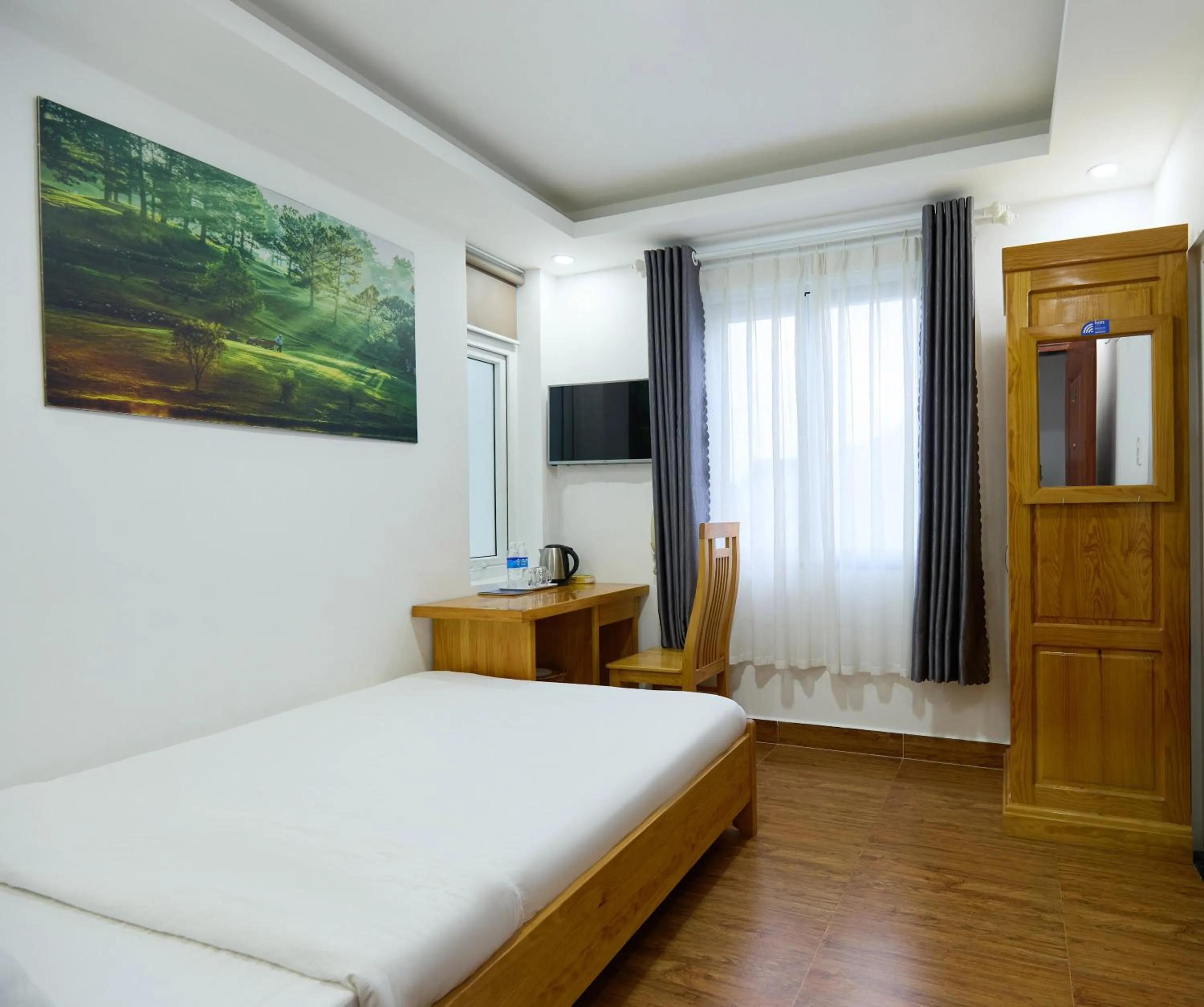 Property building, Bed in Maxim Hotel