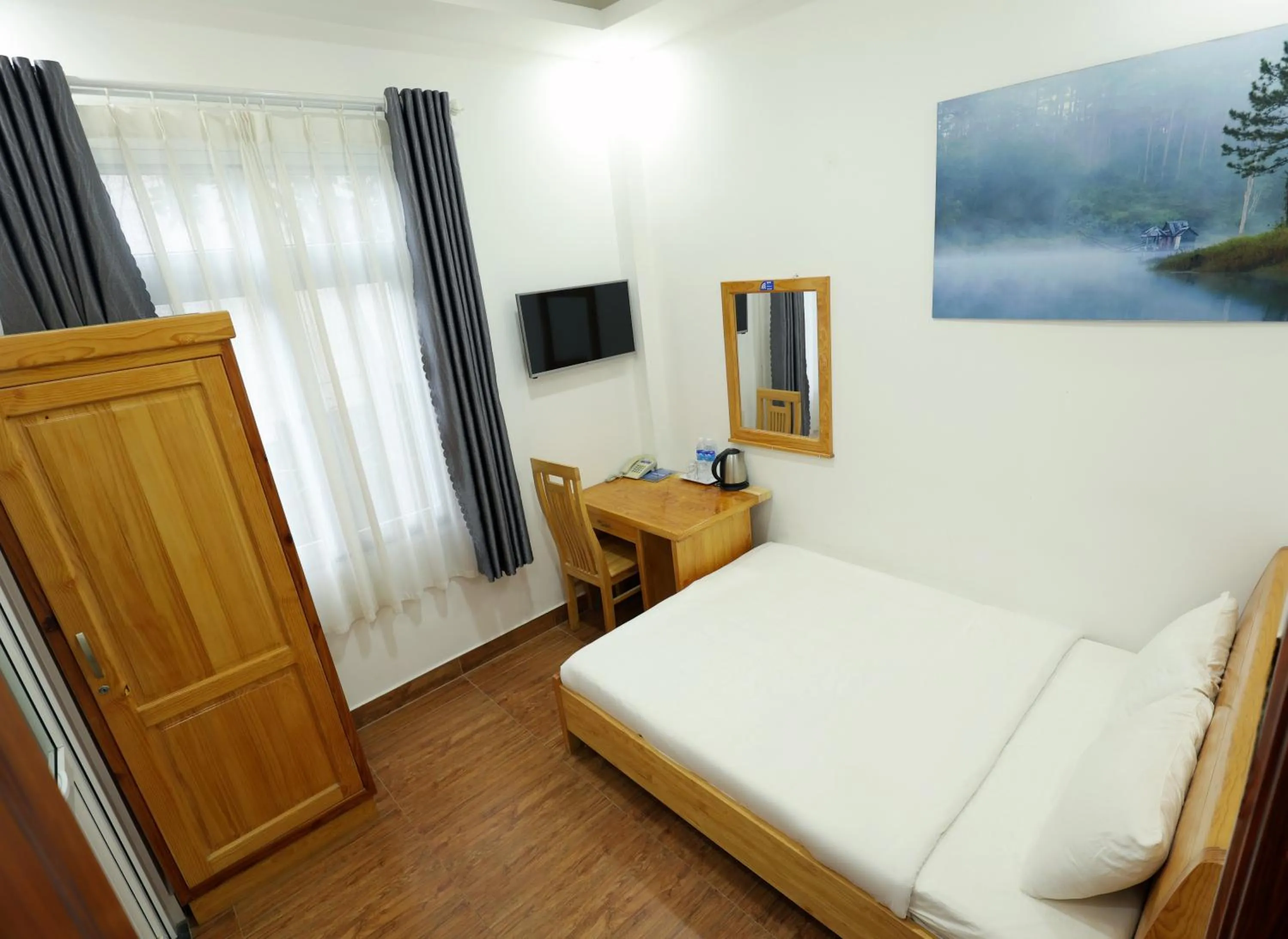 Property building, Bed in Maxim Hotel