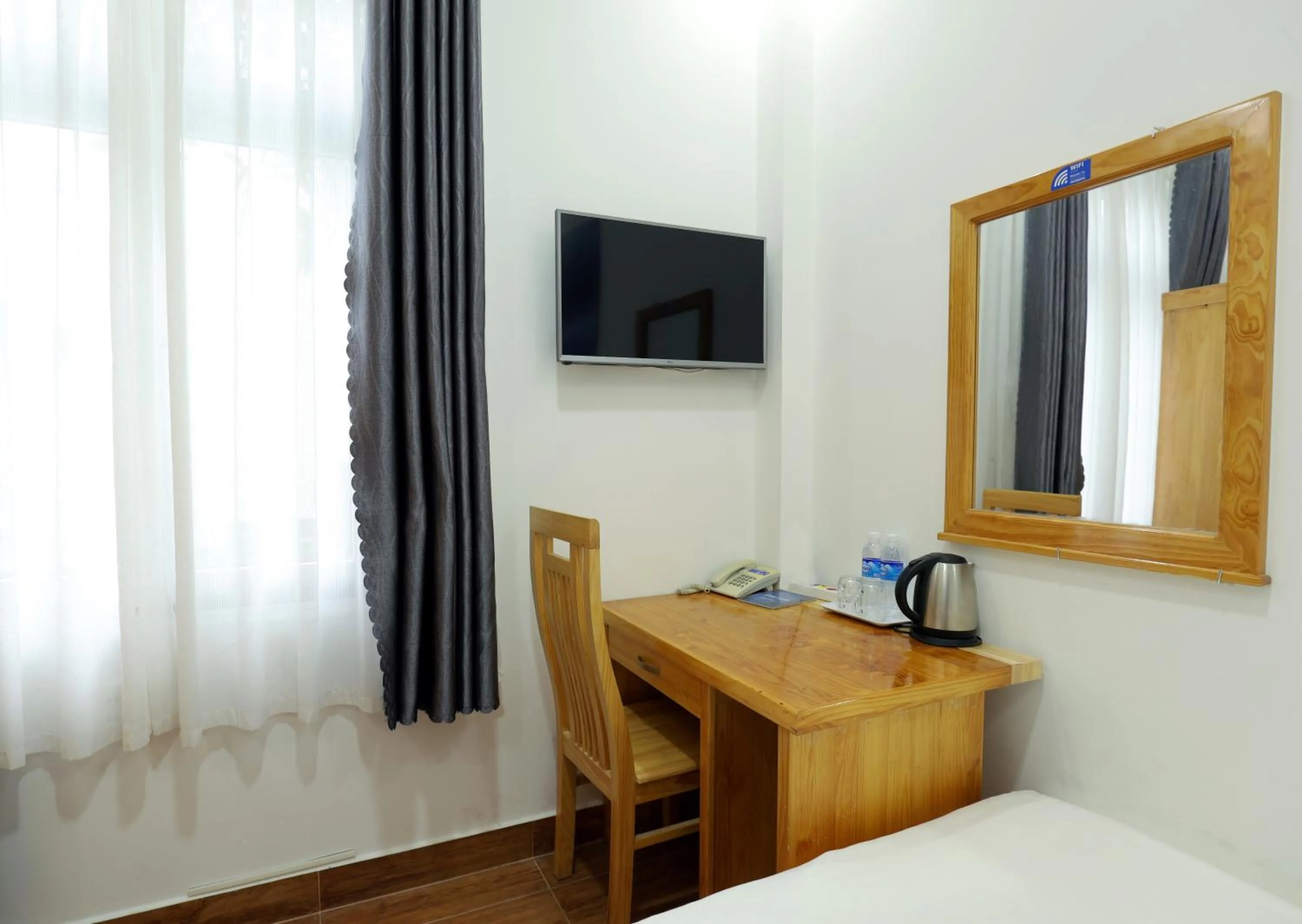 Property building, Bed in Maxim Hotel