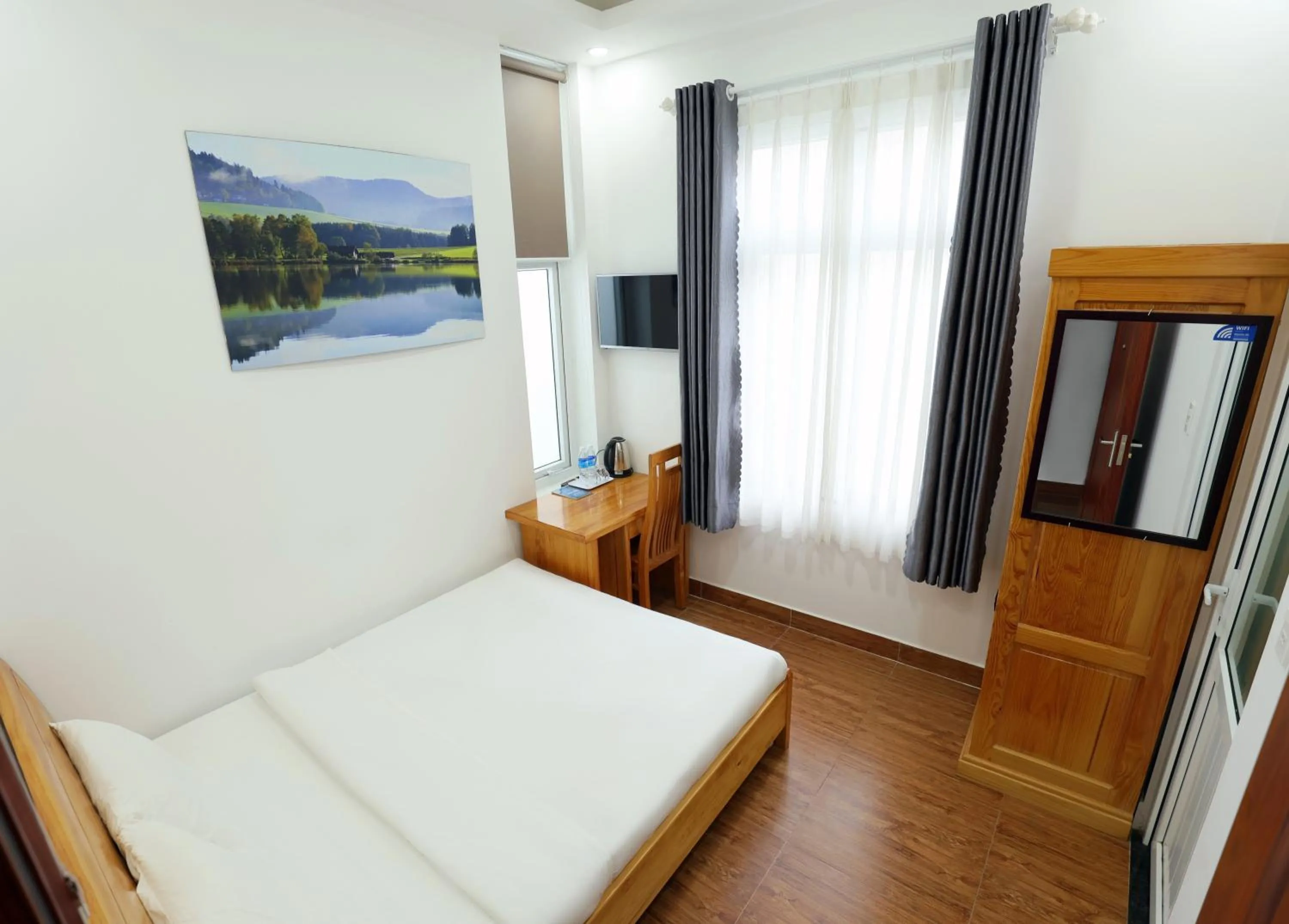 Property building, Bed in Maxim Hotel