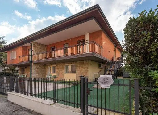 Facade/entrance in B&B Villa Montreux